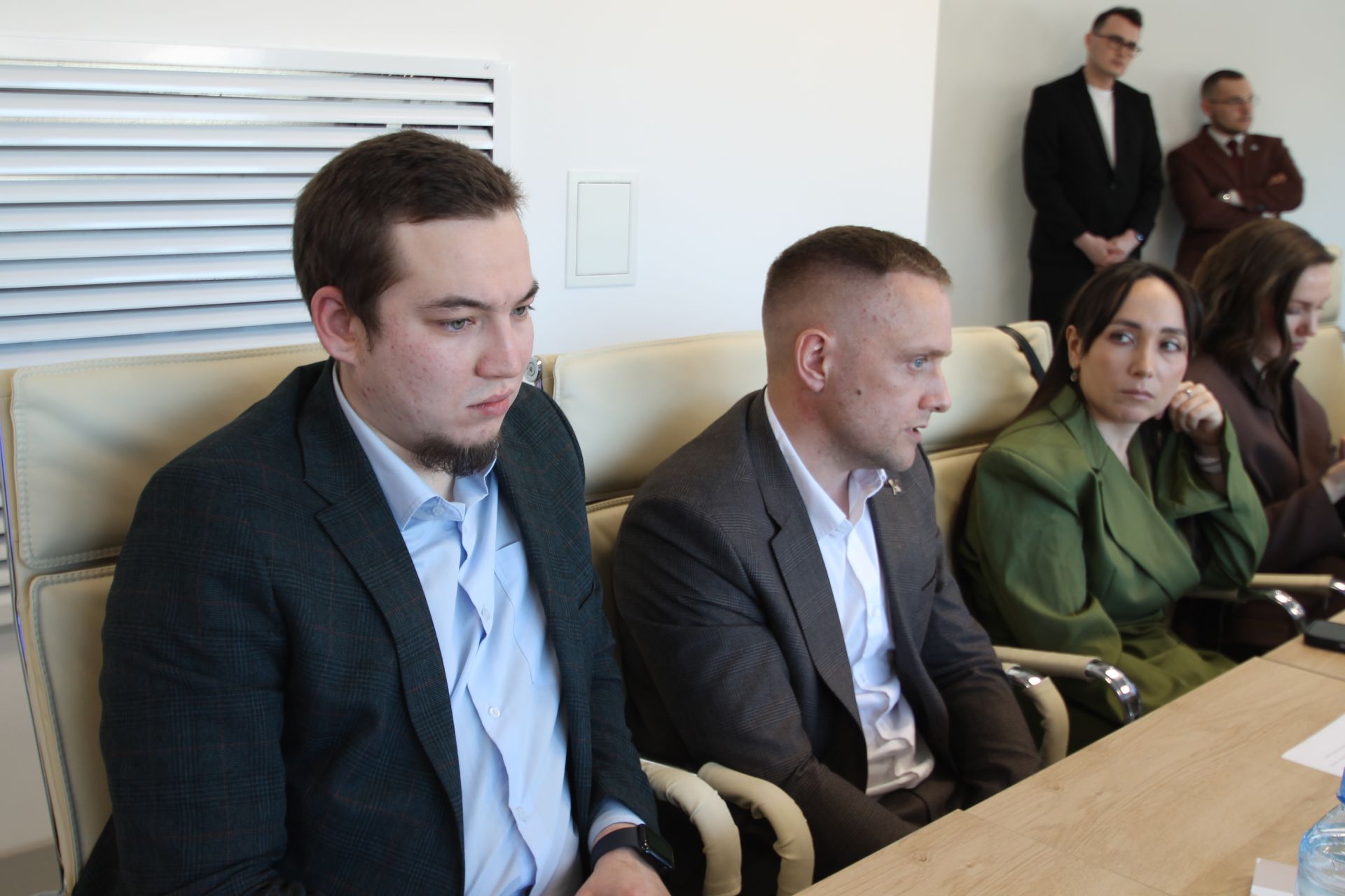 Дөньялыкта диваналарны гына мәҗбүриләп булмый