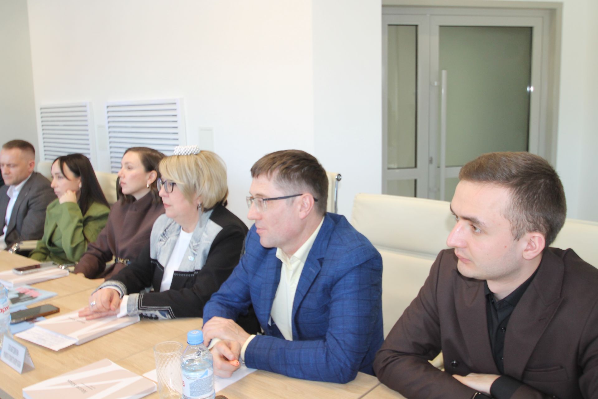 Дөньялыкта диваналарны гына мәҗбүриләп булмый