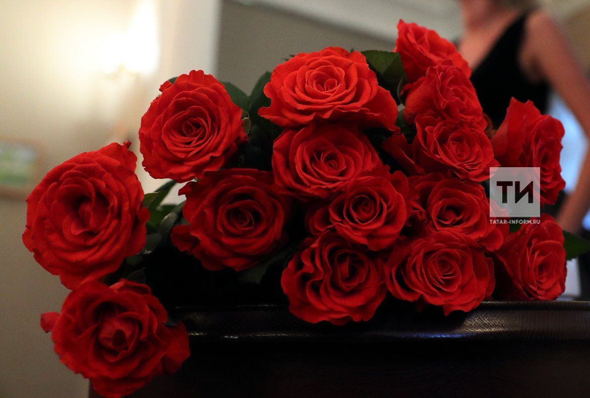 Юбилейда көтелмәгән хәл: бер мизгелдә “чит хатынга” әйләндем