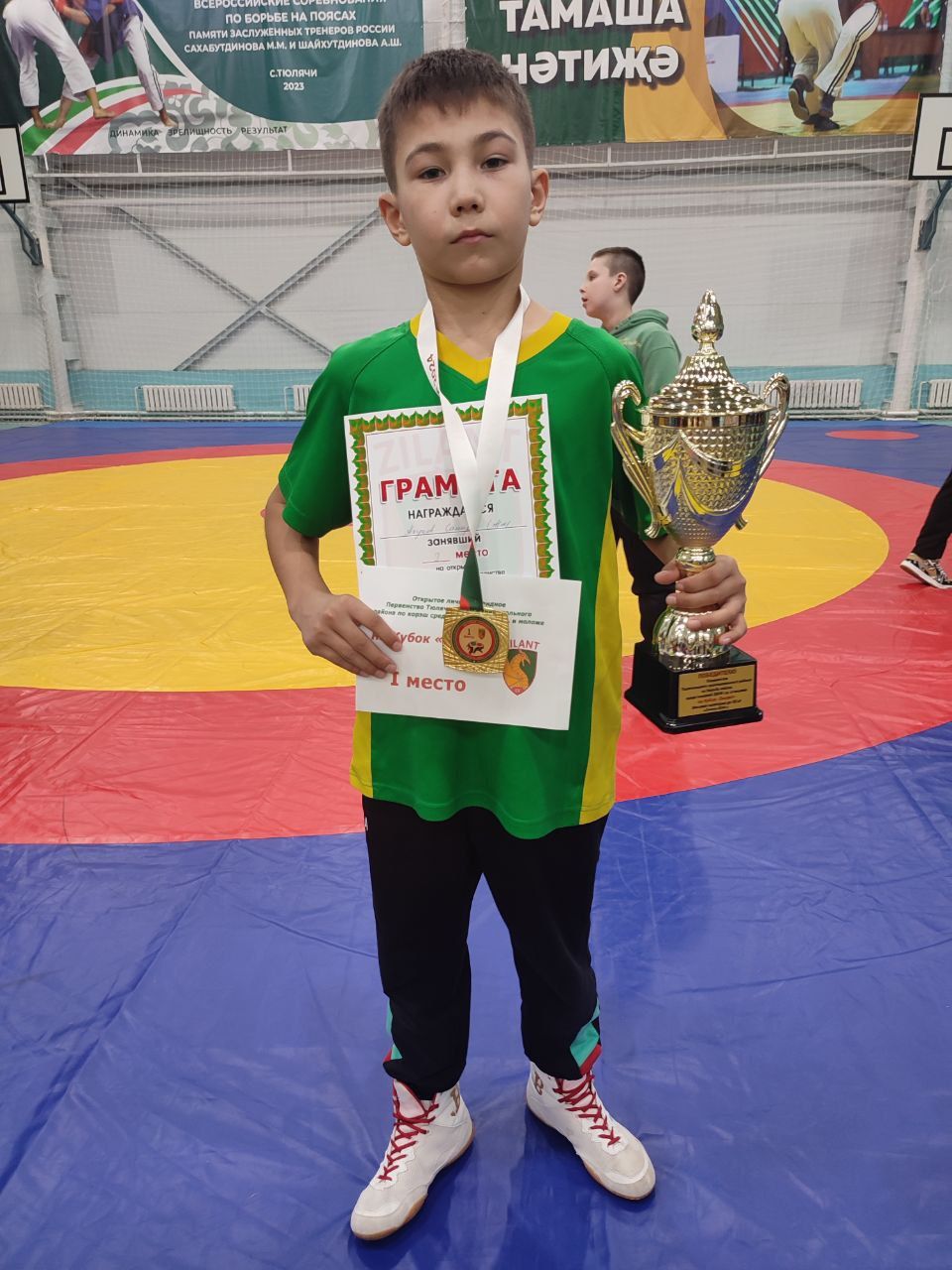 “Самир, улым, булдырасың... Тырыш, бирешмә!...”