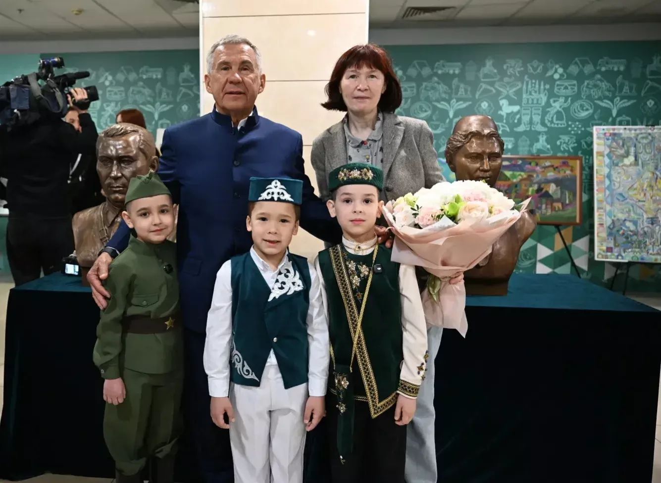 Рөстәм Миңнеханов: “Сез безгә түгел, без сезгә рәхмәтле!”