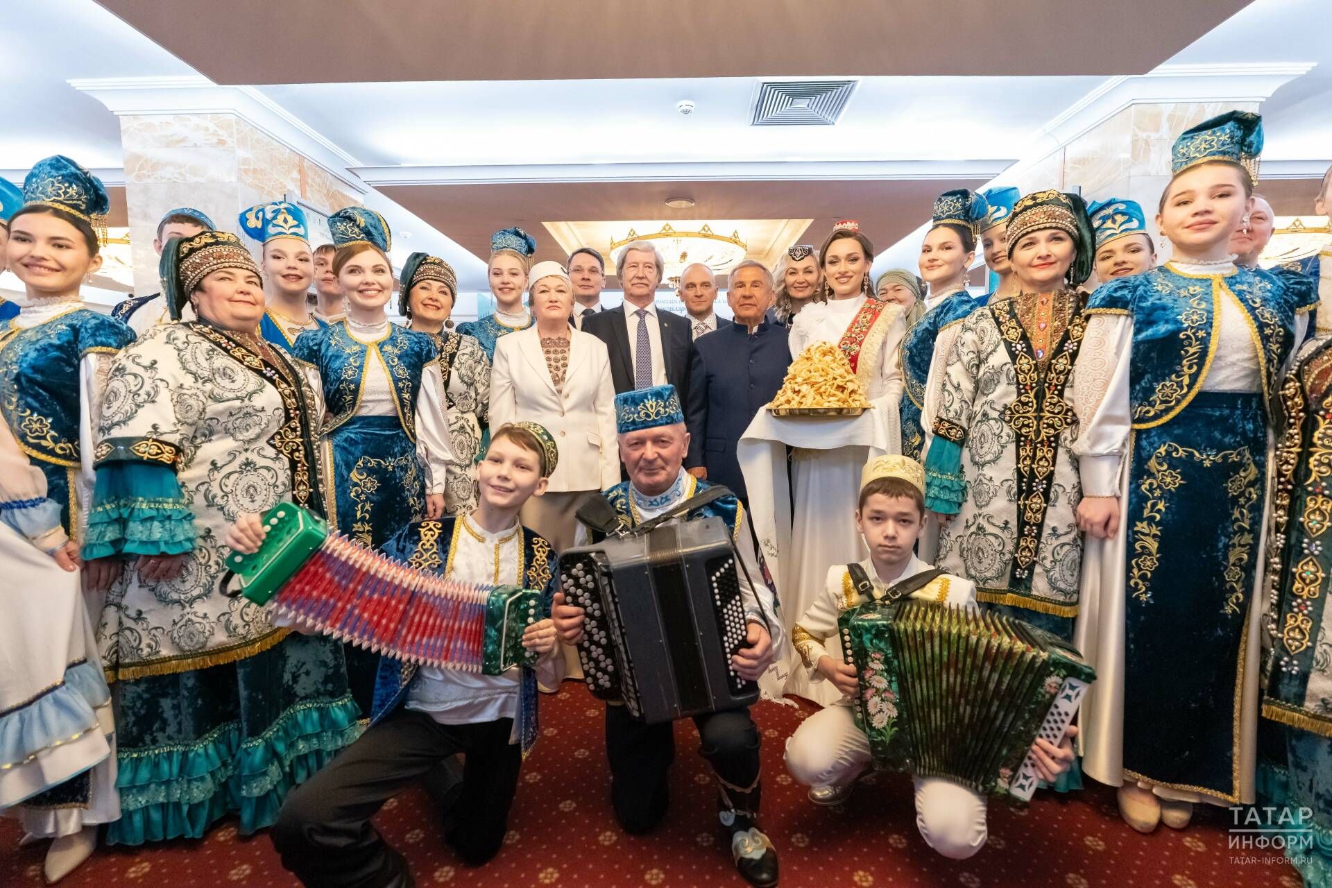 “Кешегә ярый белмибез, эшлибез дә эшлибез”