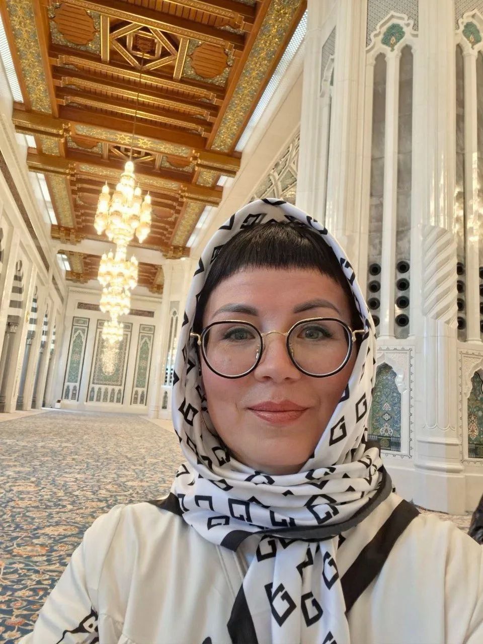 Дубайда бүленеп калган туристлар: “Рәхмәт, туроператорлар ташламады...”