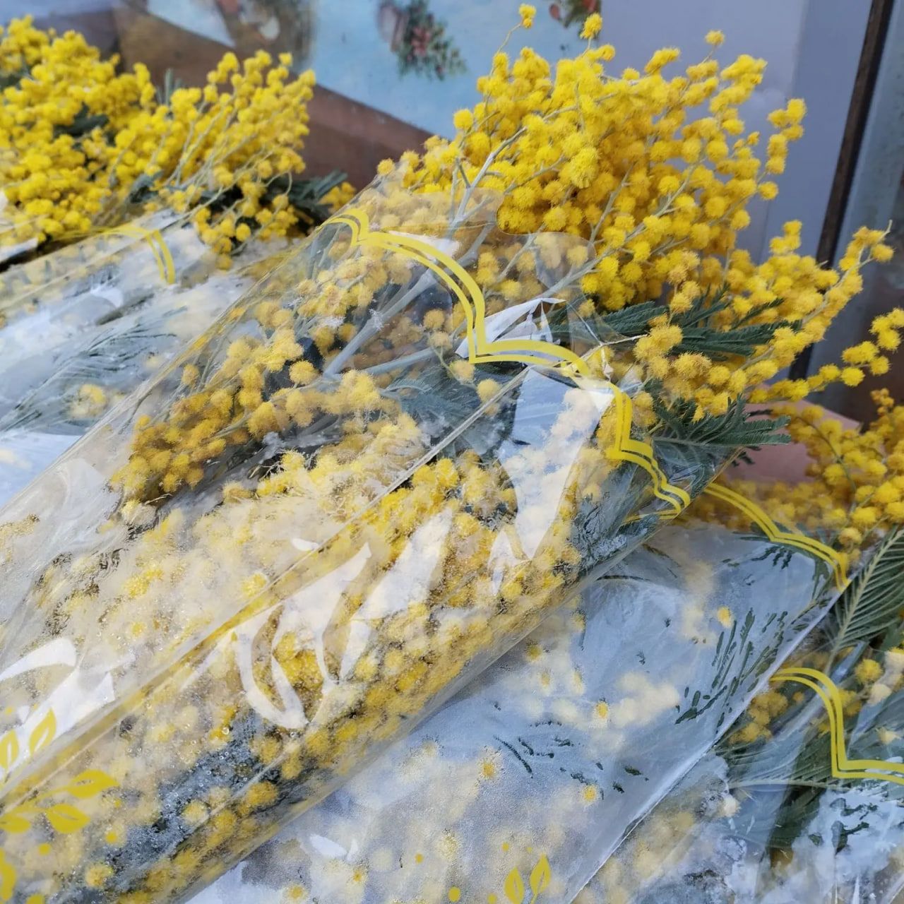 Ир-атларга: белгеч 8 мартка нинди чәчәкләр сайларга кирәклеген сөйләде