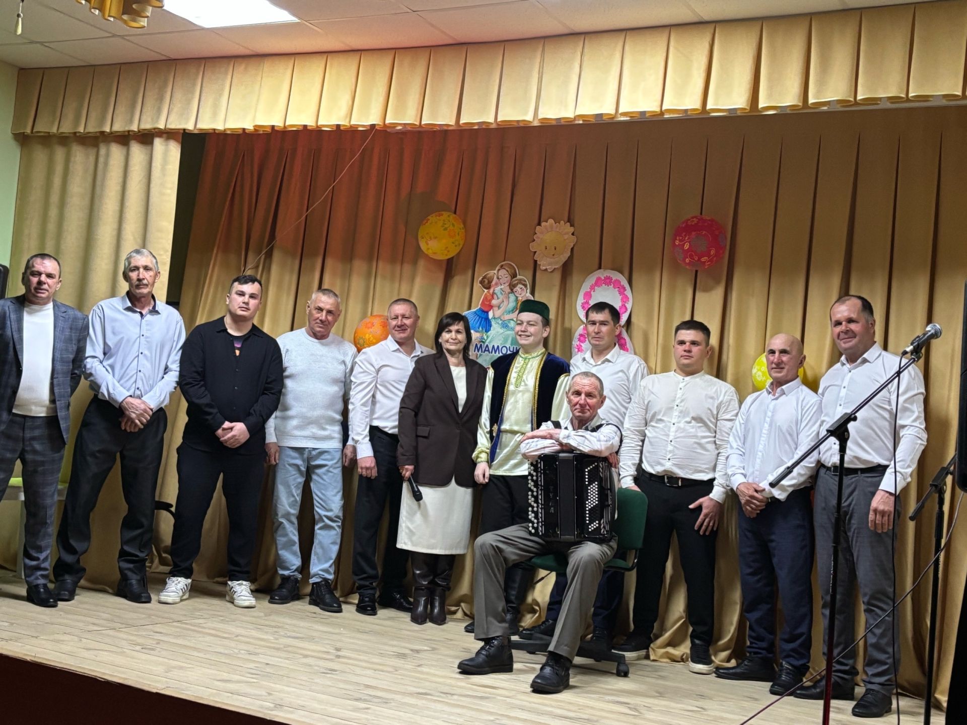 “Тулбай авылының халык артисты” исемен бирерлек»: сәхнә тотты Тулбай бөркетләре!