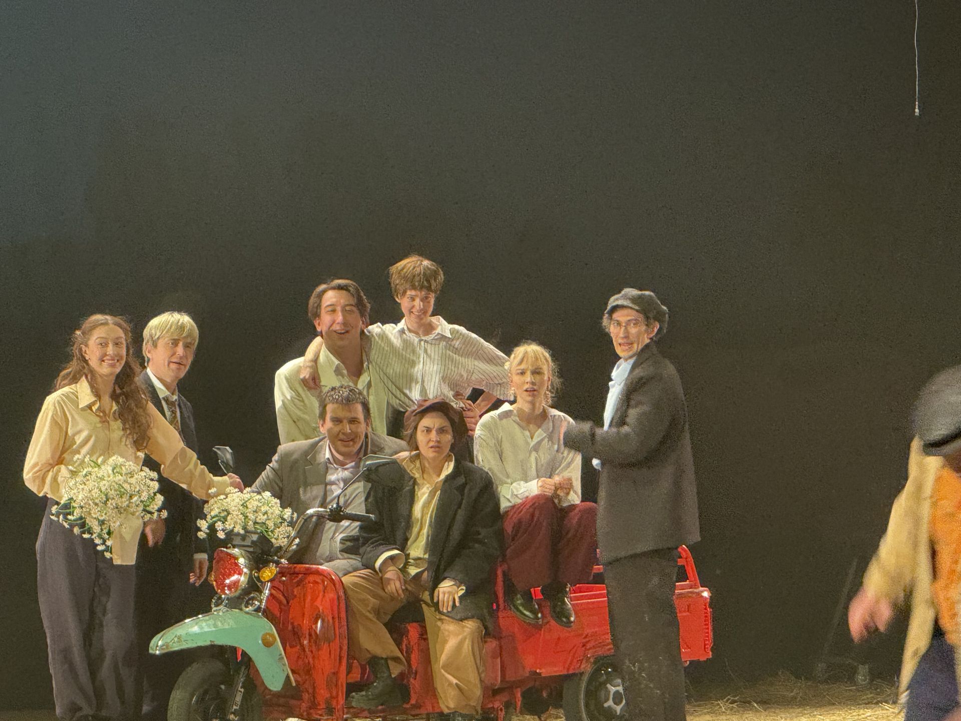 Көләсе килсә дә, елыйсы килсә дә барыгыз. “Казан егетләре” янә сәхнәгә кайтты