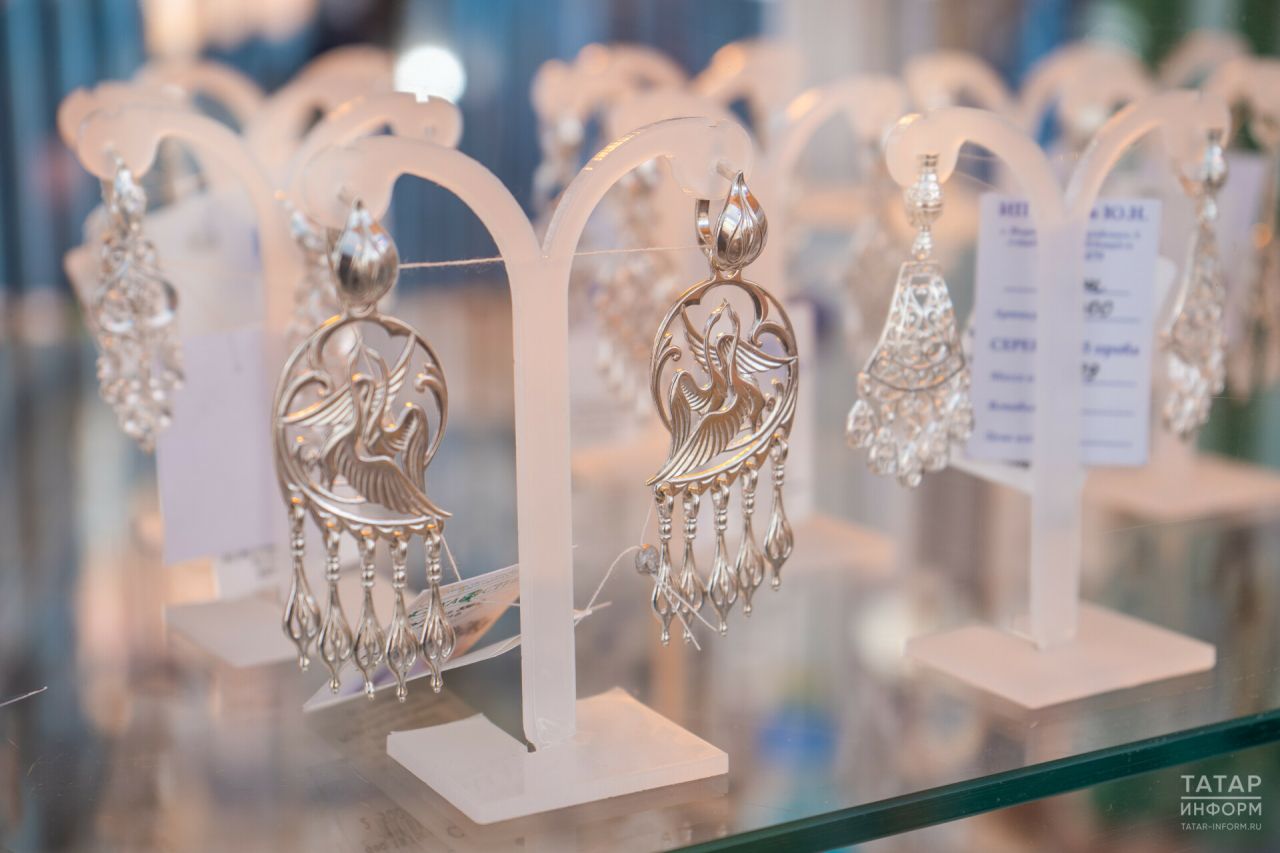 “Ялтыраганның барысы да алтын түгел”: ни өчен бриллиантларның күбесе— синтетика