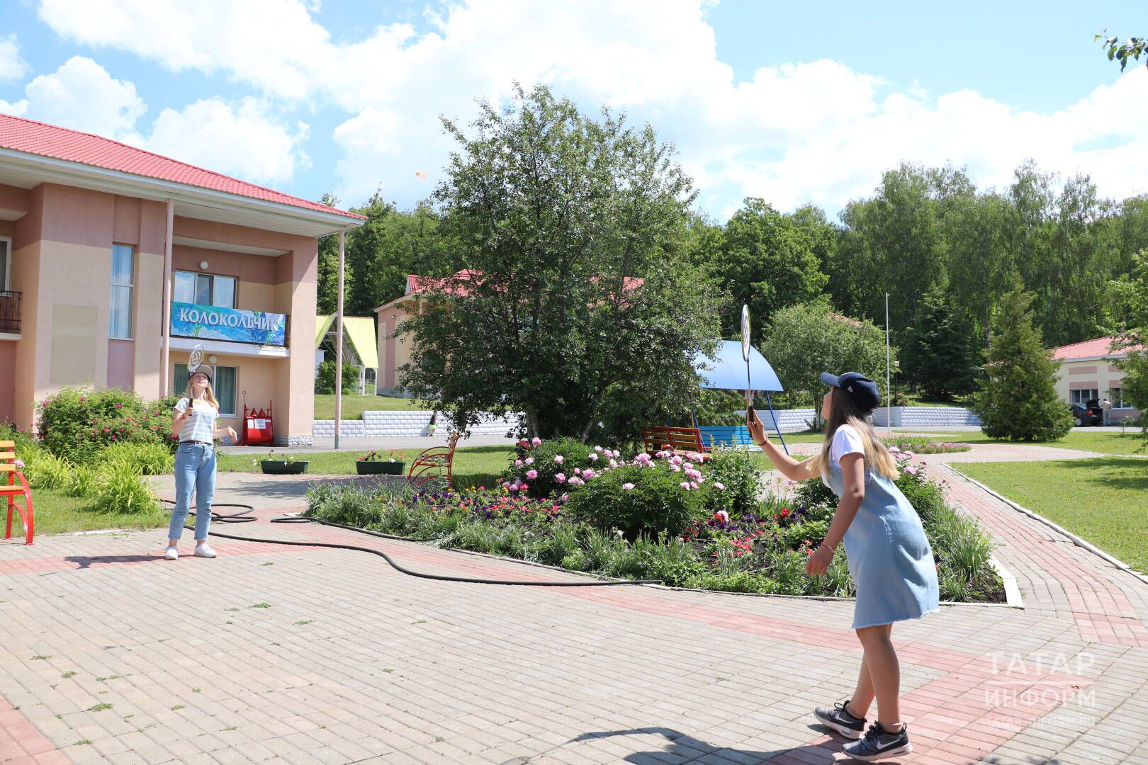 Бертуган сеңлем мине күрә алмый...