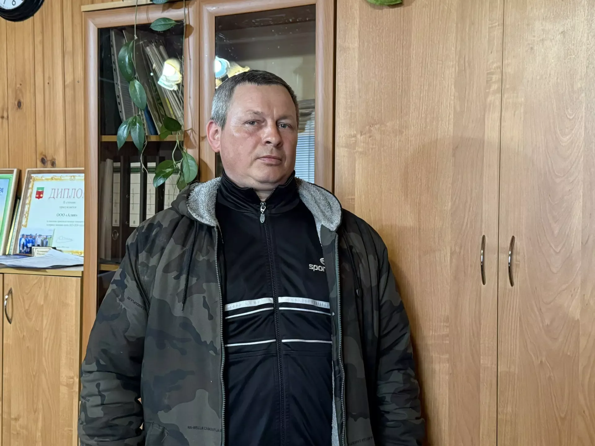 Казанны ташлап, тракторга утырган