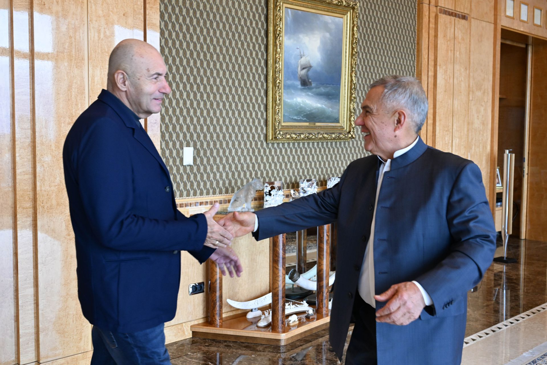 Татарстан Рәисе Рөстәм Миңнеханов халык артисты Игорь Крутой белән очрашты