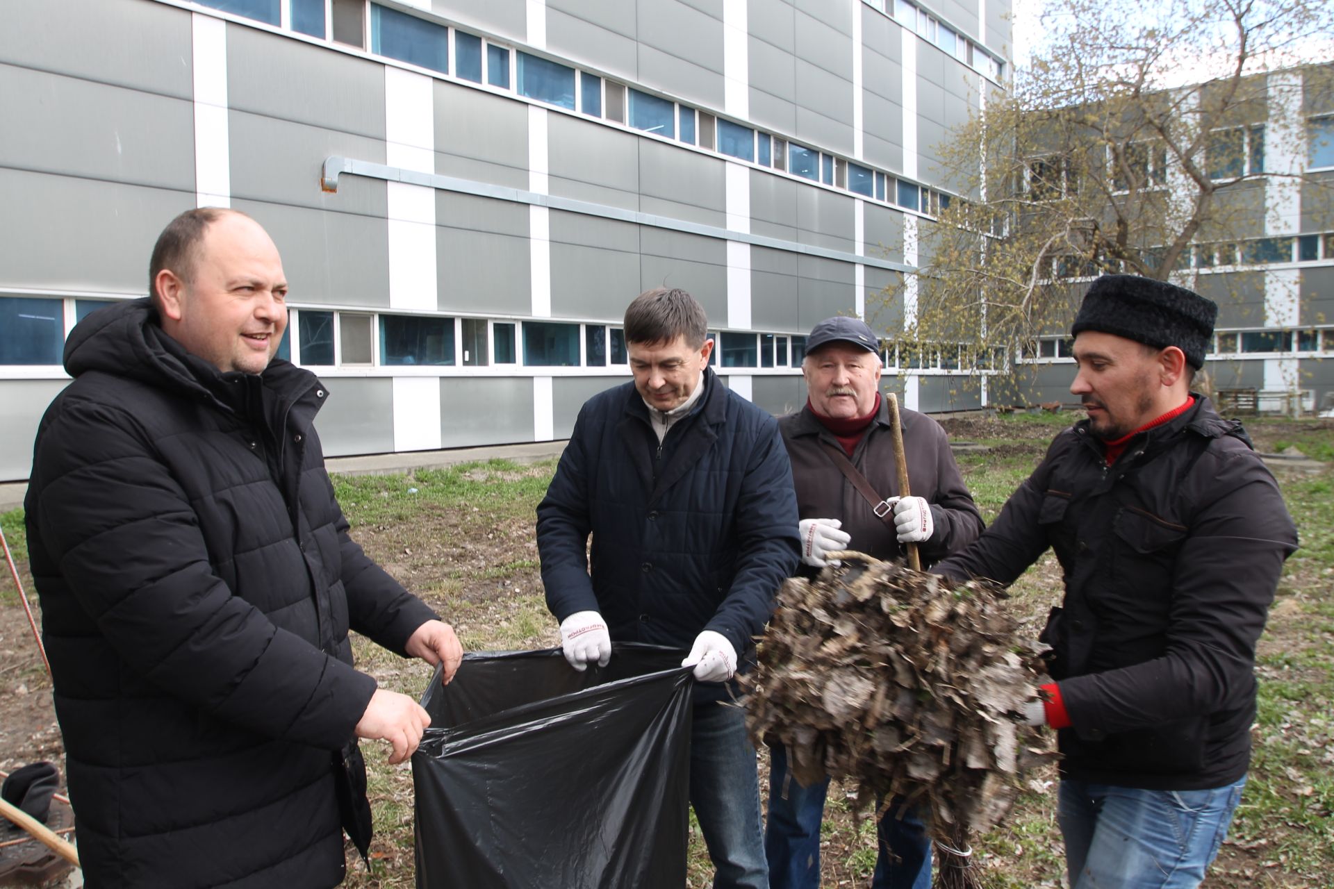 «Өмә дә, коймак та»: «Татмедиа»да журналистларны тәмле сый белән куандырдылар