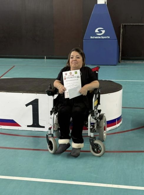 «Тормышны яратам»: инвалид коляскасындагы пианистка Бөтенроссия бәйгесендә җиңде