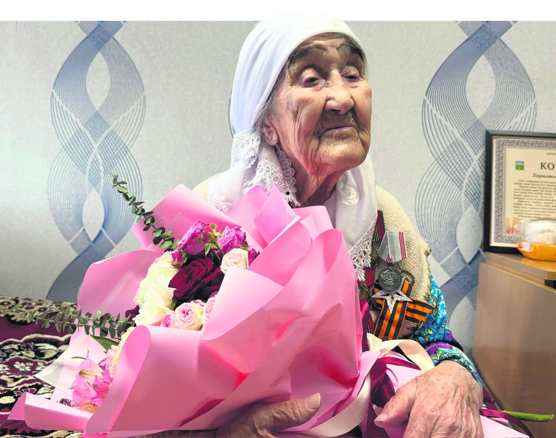 «Чибәр апа»га — 100 яшь: Актанышта хезмәт ветеранын зурладылар