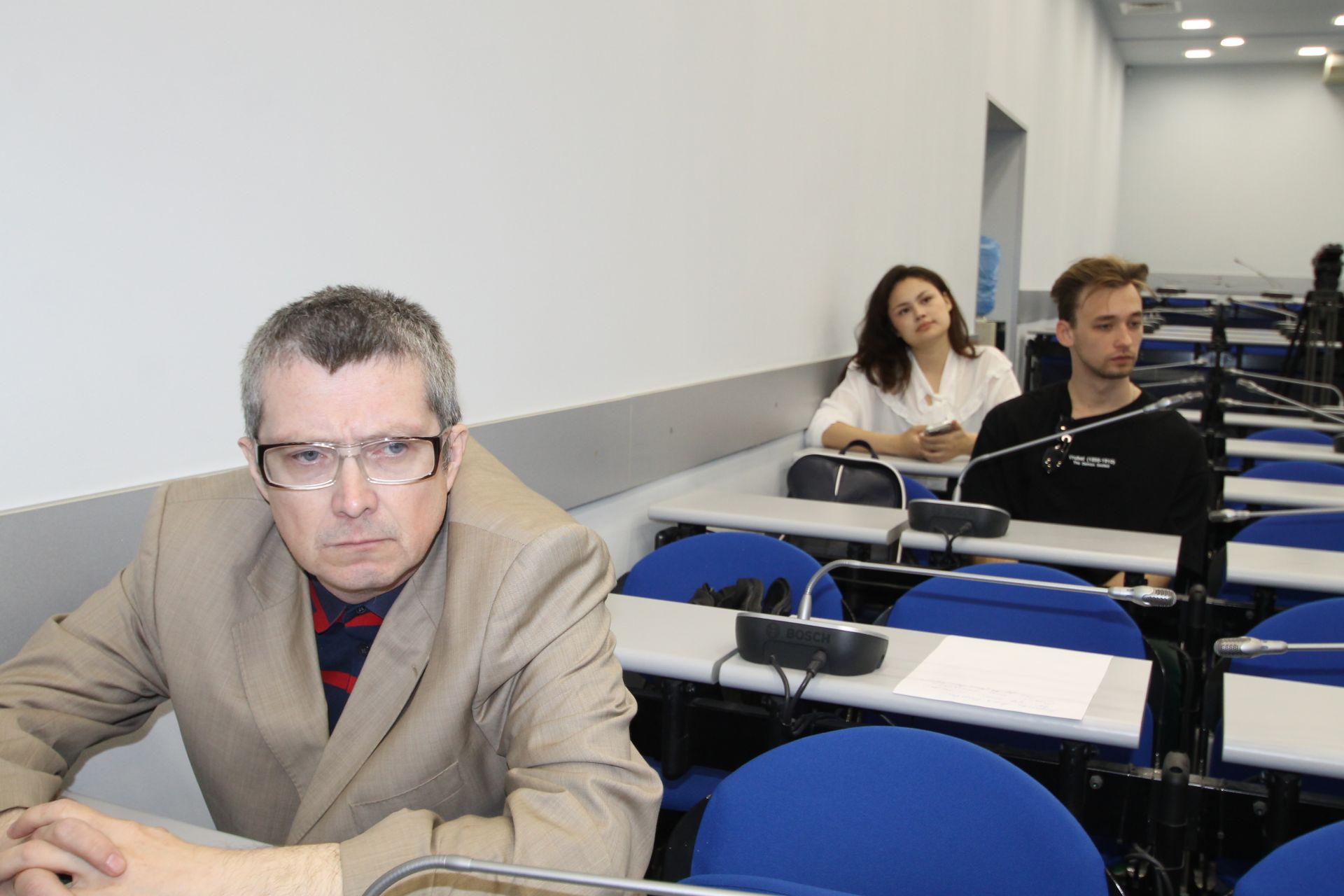 Кайсысы отышлы: автобусмы, әллә метеормы?