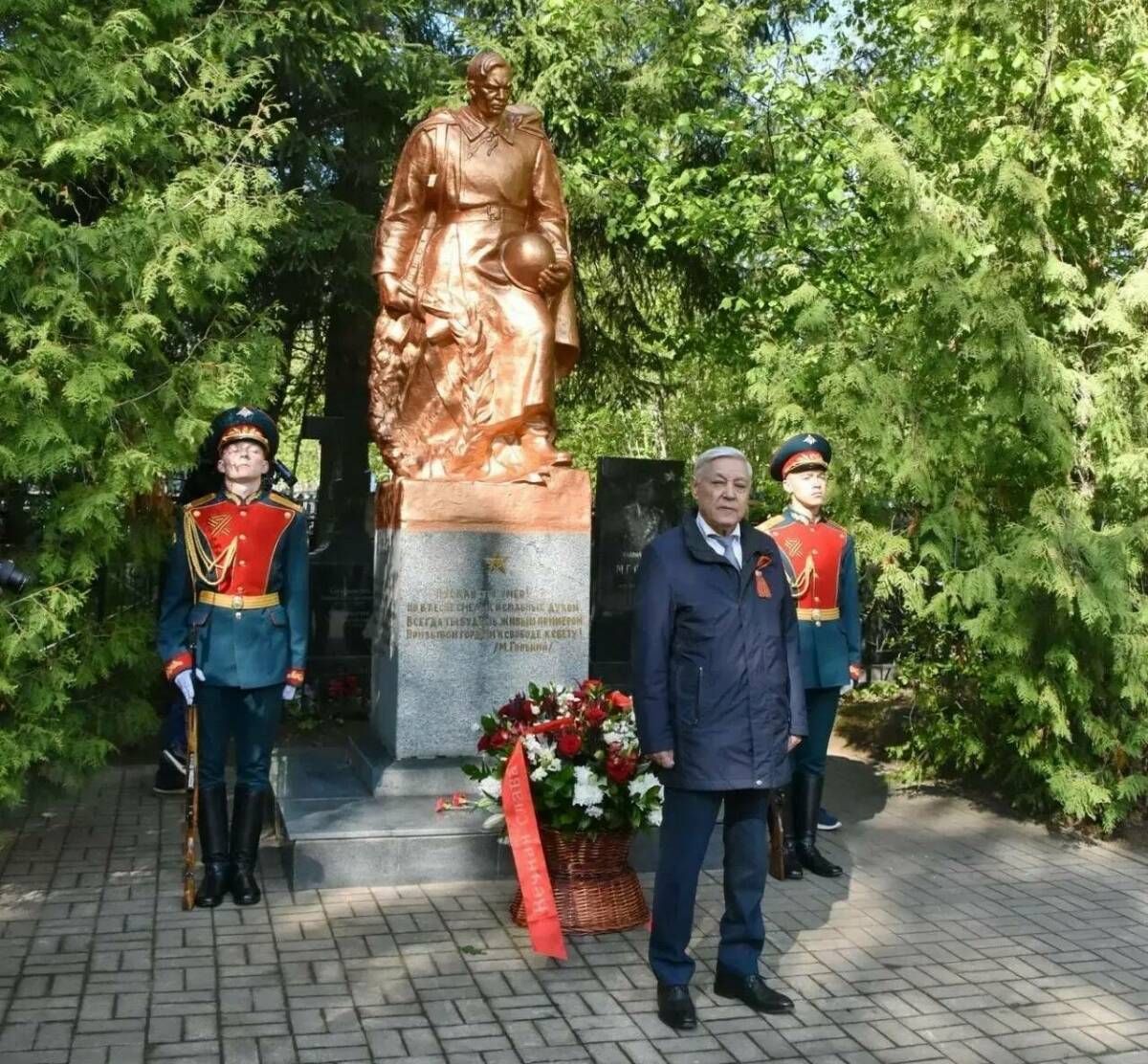 Фәрит Мөхәммәтшин республика халкын Җиңү көне белән котлады