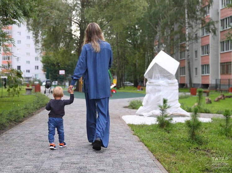 Балаларыбызны кочагыбызга алып: “Мин сине бик яратам, балам”, – дип әйтәбезме?