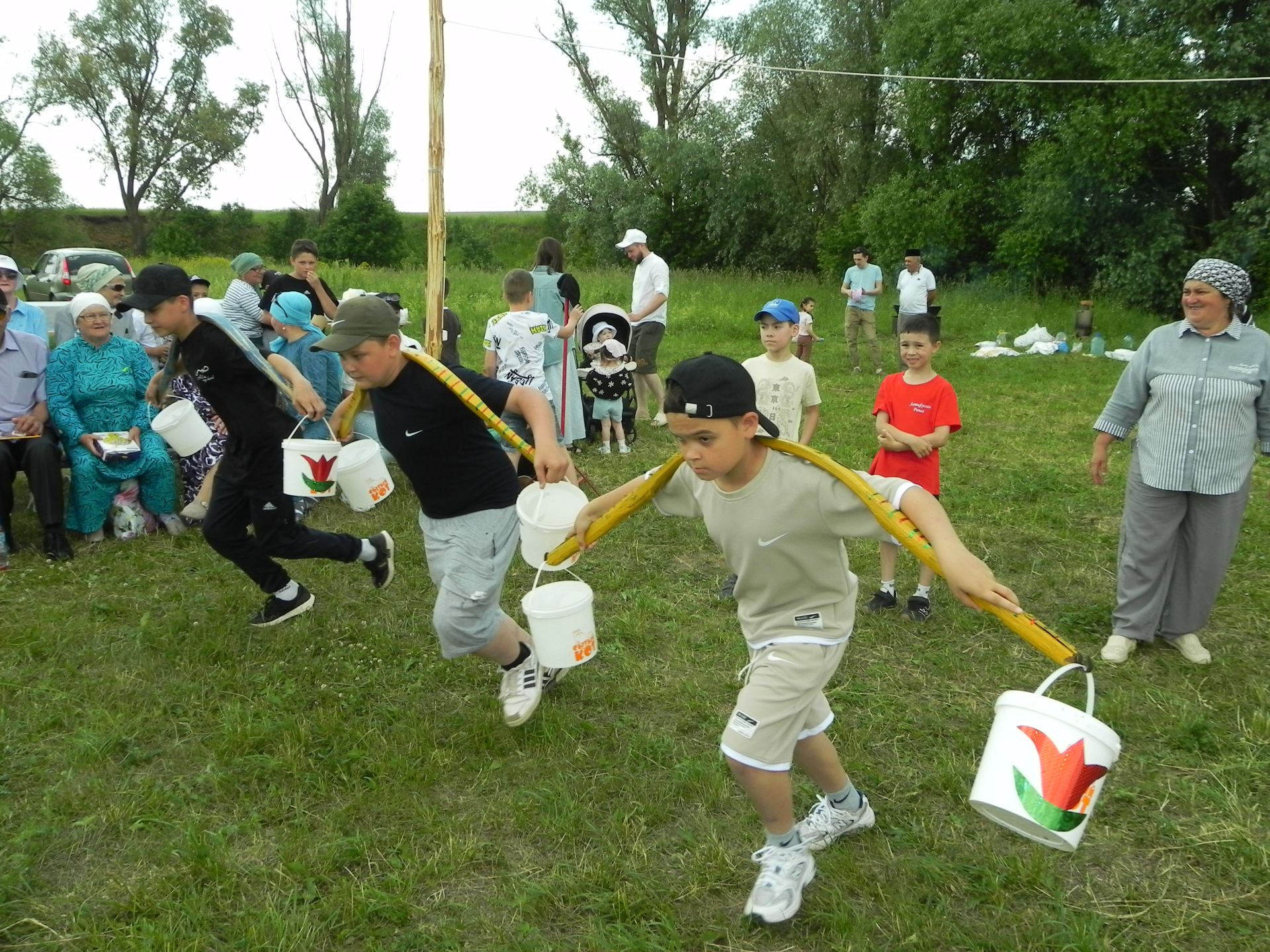 Өч гаилә 300 кешелек Сабантуйны сыйлады