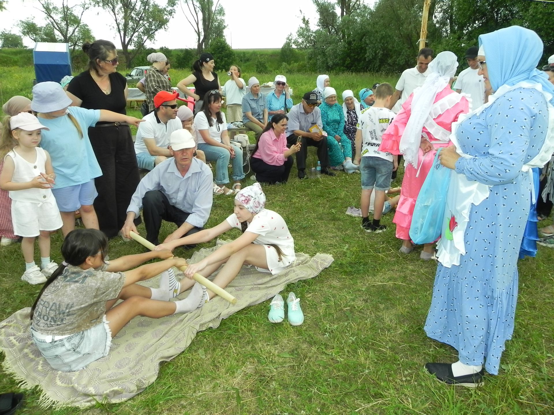 Өч гаилә 300 кешелек Сабантуйны сыйлады
