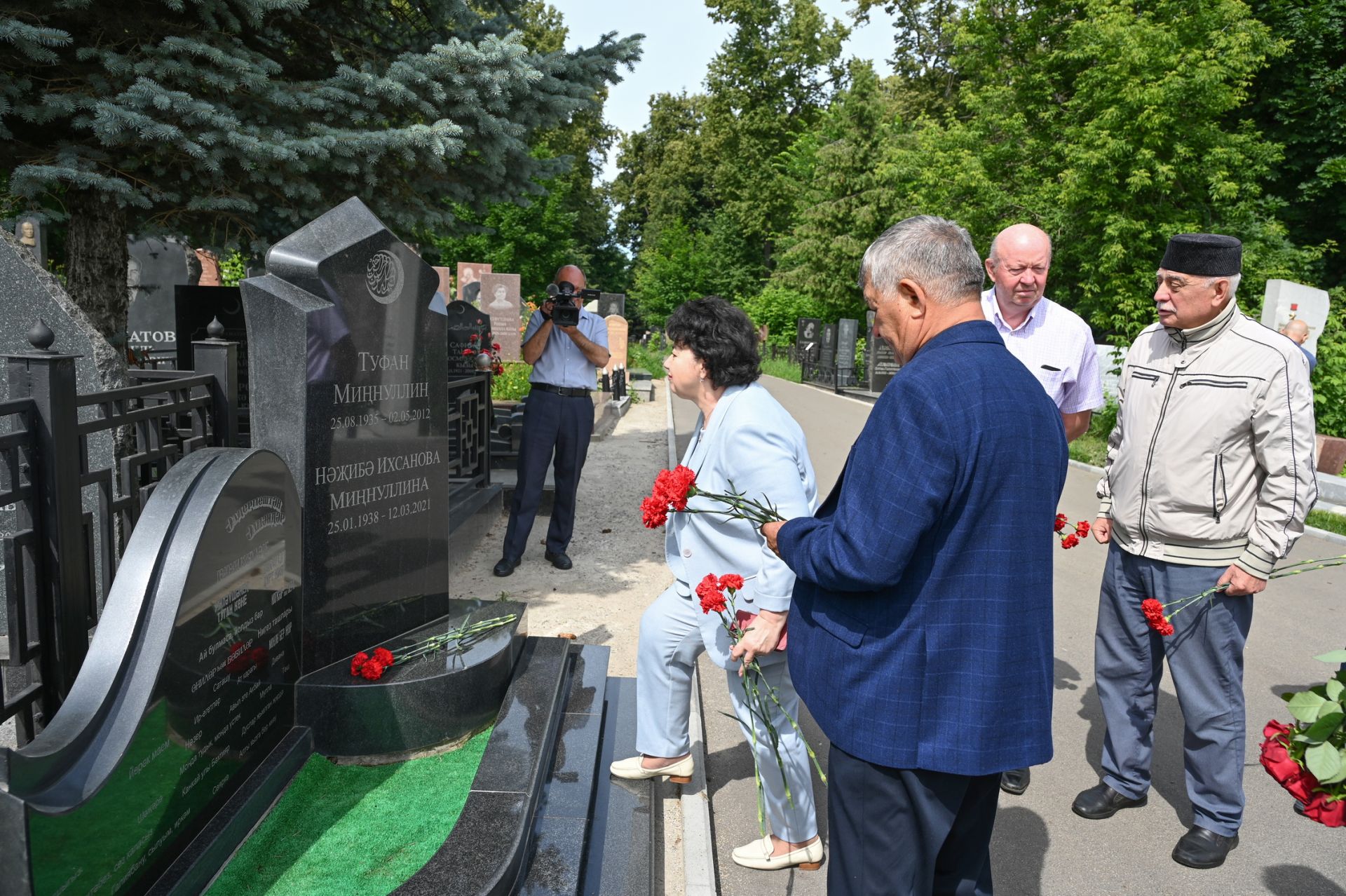 Депутатлар төрле елларда эшләгән парламент җитәкчеләрен искә алды