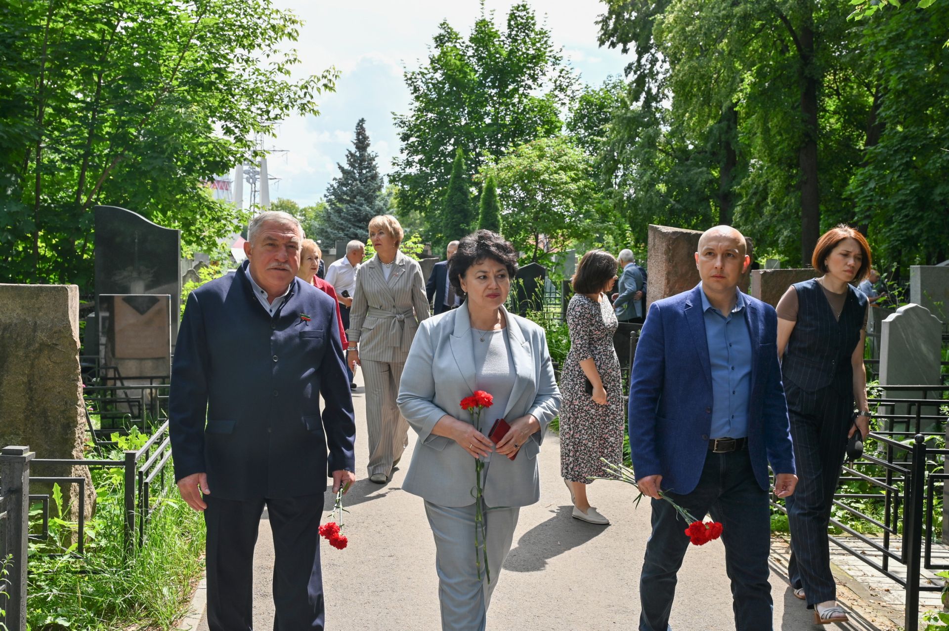 Депутатлар төрле елларда эшләгән парламент җитәкчеләрен искә алды