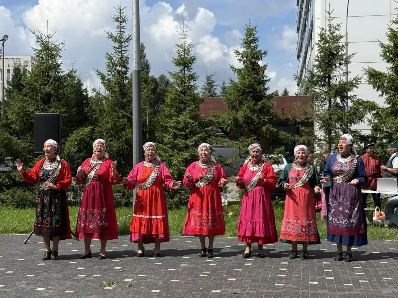 Медиа-Питрау: Питрау чәйләре белән сыйланып, түгәрәк уенда катнаштык