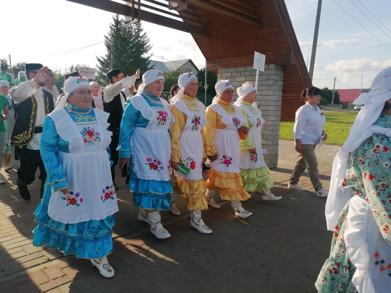 “Элек туйда ике як туганлашкан, ә хәзер концерт карыйлар”