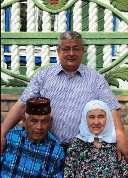 «Бер әтидә мең шәхес»: Зиннур Хөснияр турында якыннары һәм танылган шәхесләр нәрсә сөйли?