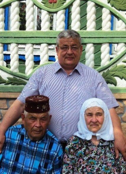 «Бер әтидә мең шәхес»: Зиннур Хөснияр турында якыннары һәм танылган шәхесләр нәрсә сөйли?