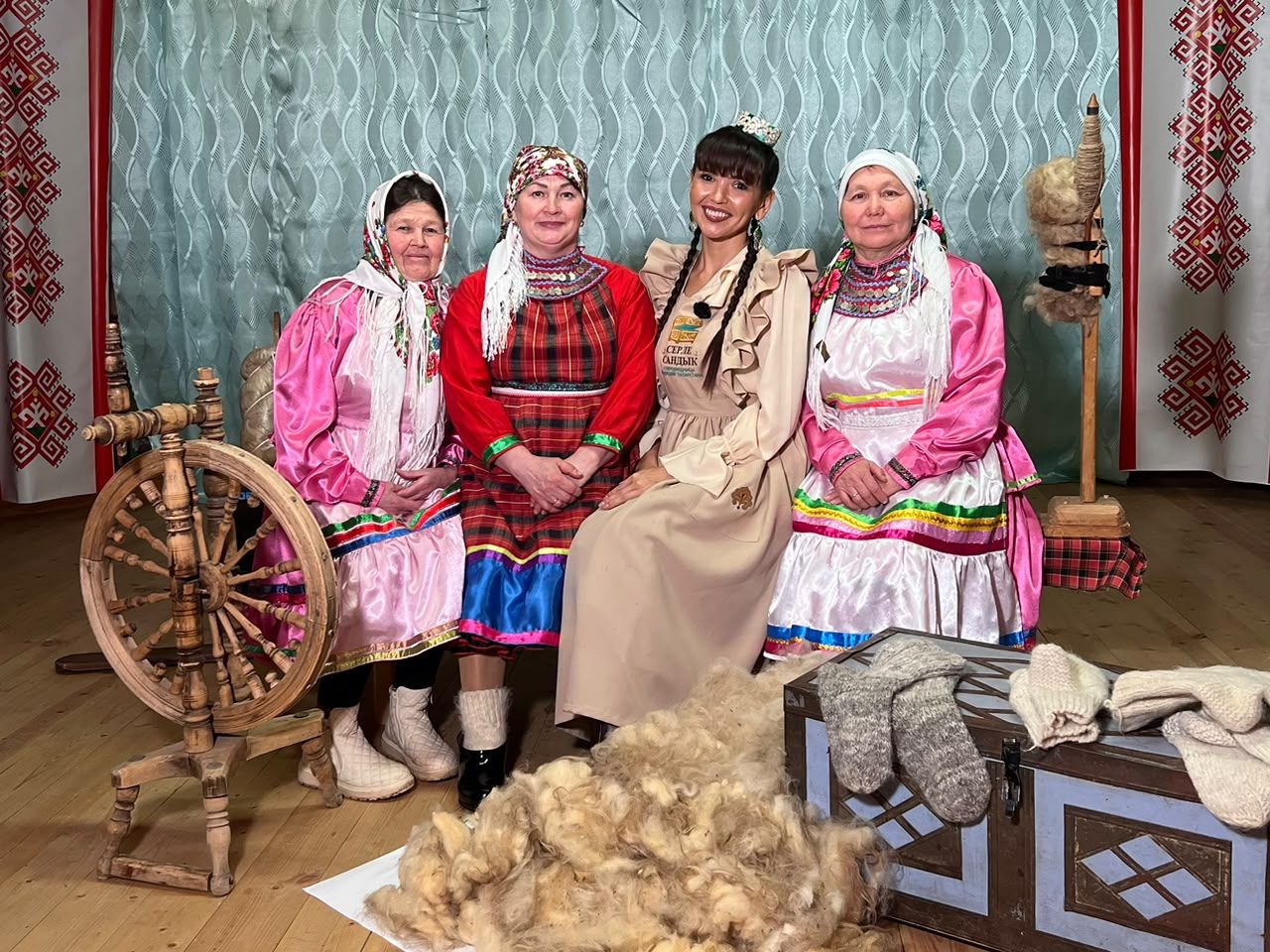 «Серле сандык» ябылмый: Алсу Әгьләмова милли гореф-гадәтләрне барлап йөри