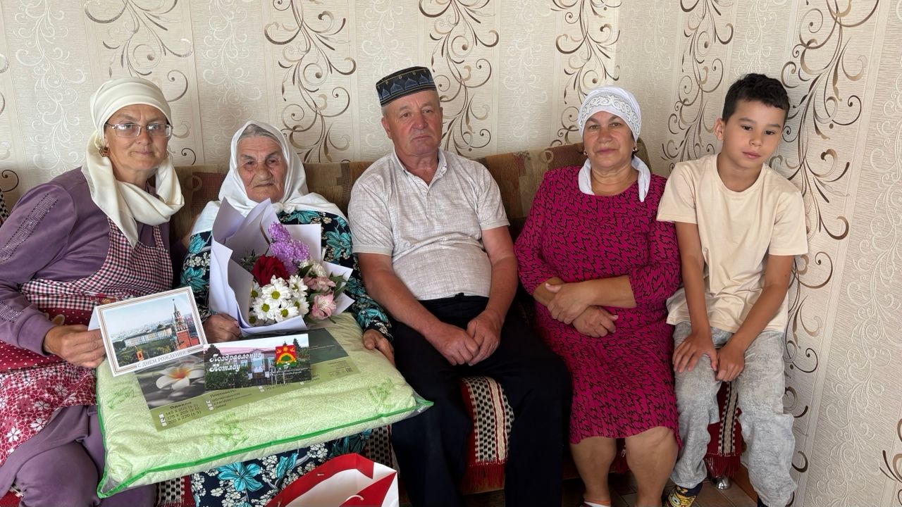 95 яшьлек Гөлфәридә әби: «Безгә бик авыр хезмәтләр эләкте...»