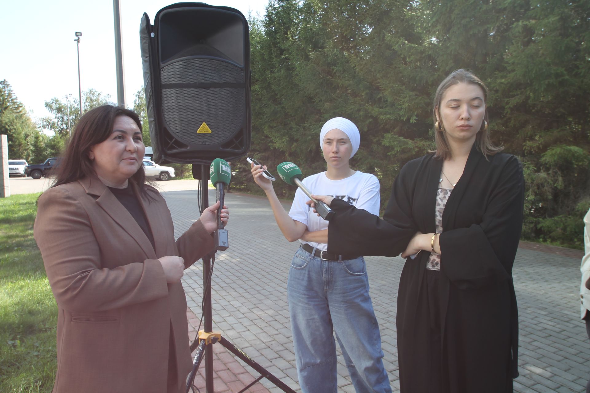 "Ай булмаса, йолдыз бар" әсәре буенча яңа телесериал төшерү уңаеннан тәлинкә вату