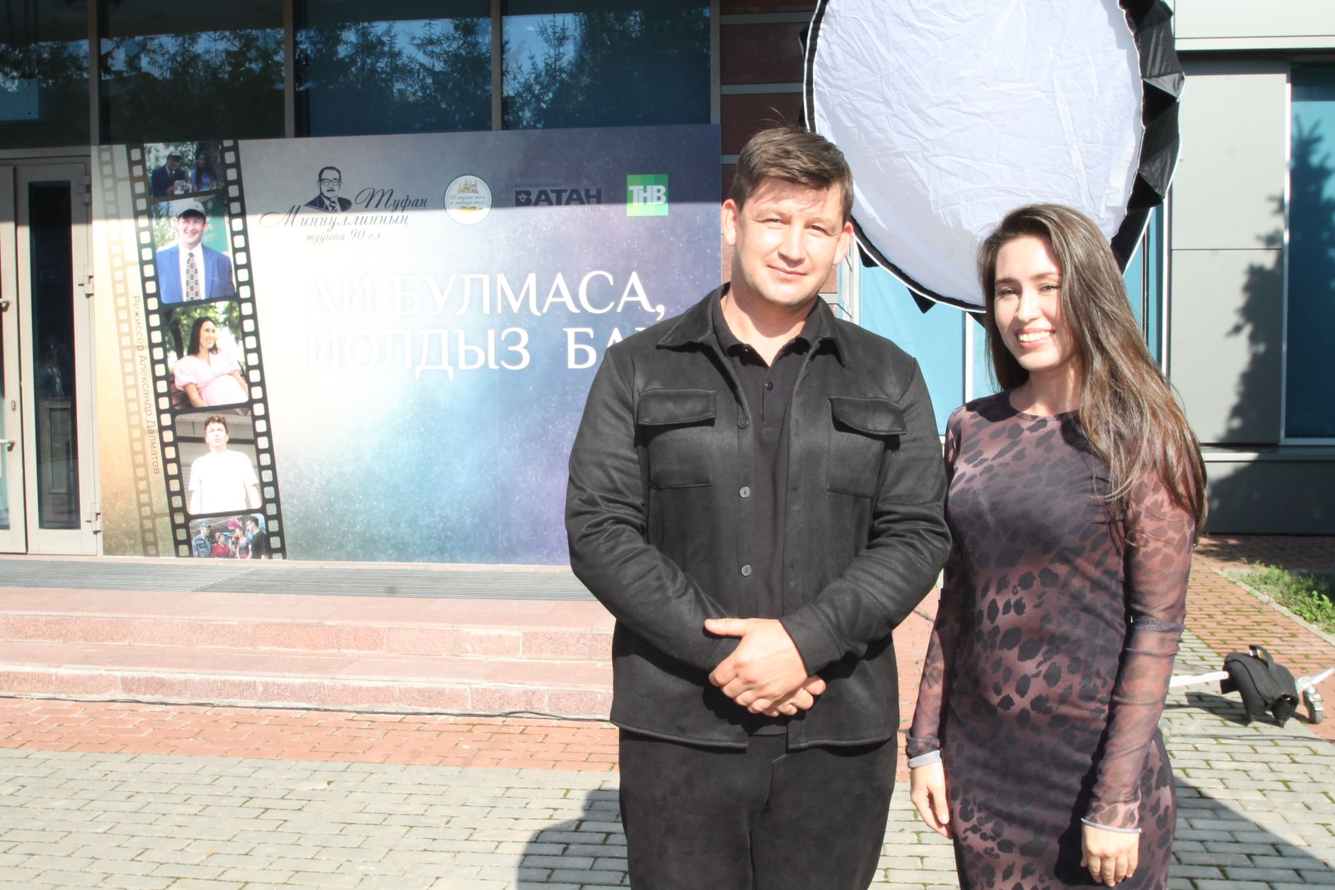 "Ай булмаса, йолдыз бар" әсәре буенча яңа телесериал төшерү уңаеннан тәлинкә вату