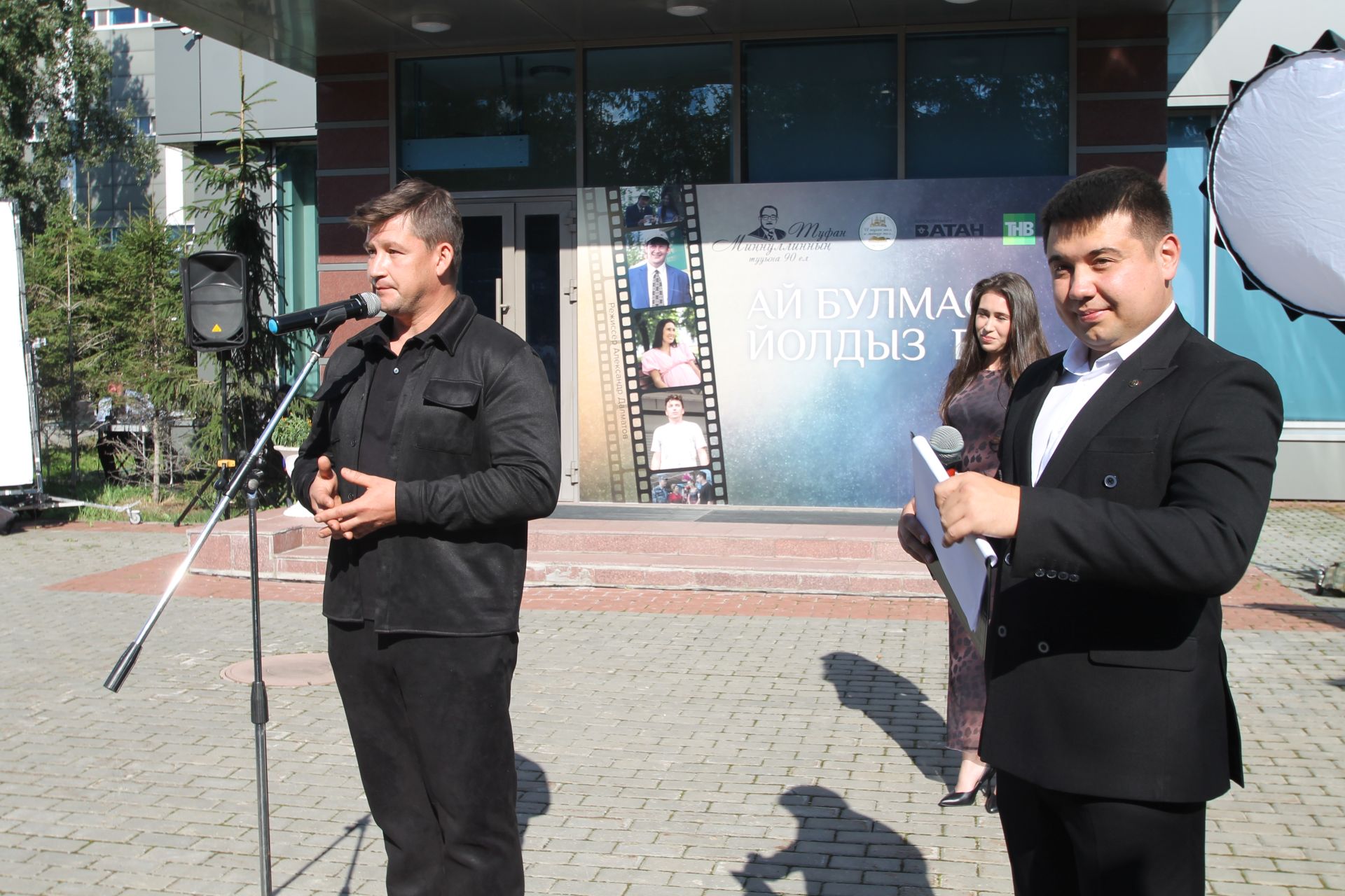 "Ай булмаса, йолдыз бар" әсәре буенча яңа телесериал төшерү уңаеннан тәлинкә вату