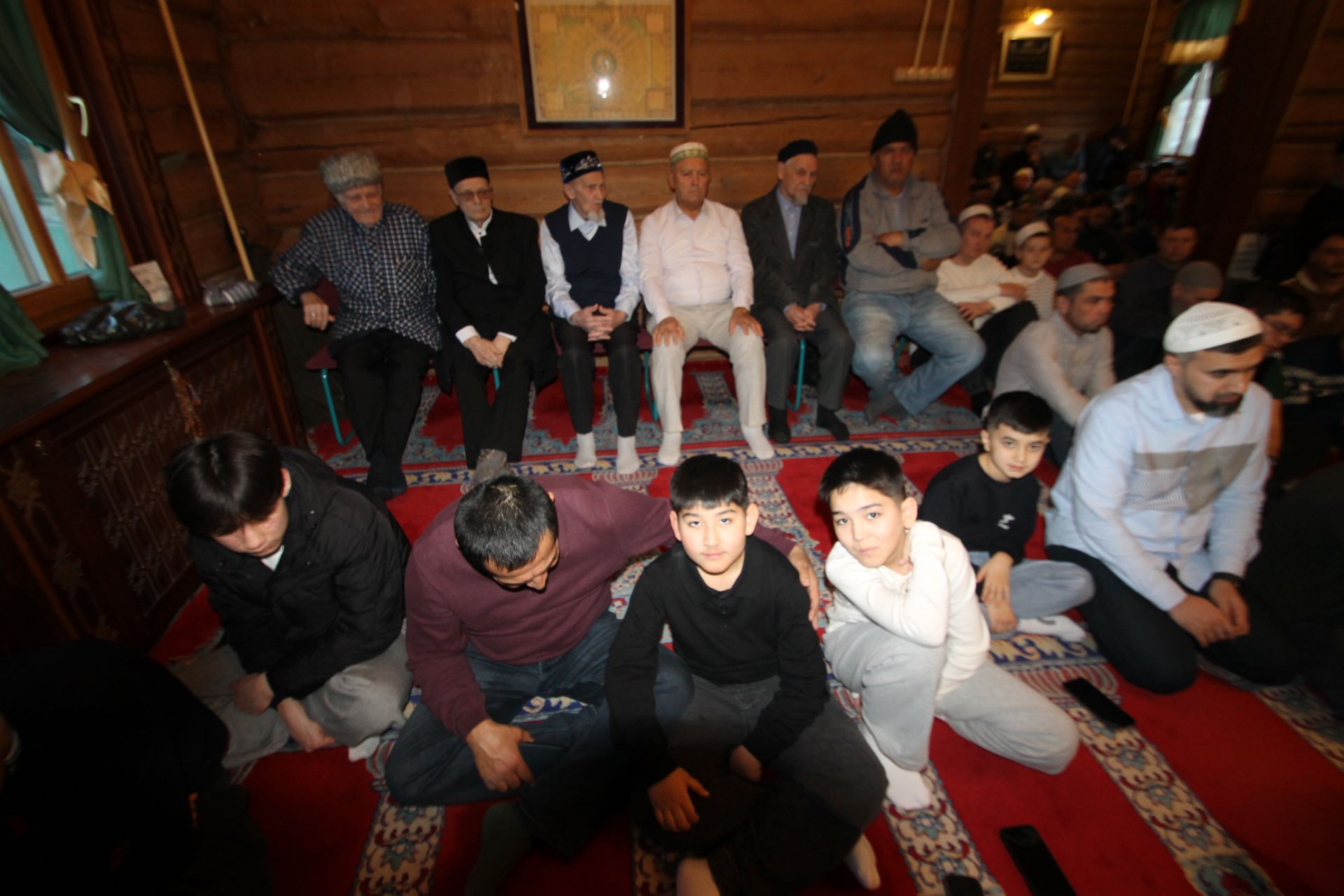 Казанның Яңа Савин районындагы «Казан нуры» мәчетендә Ураза гаете колачлы итеп үткәрелде