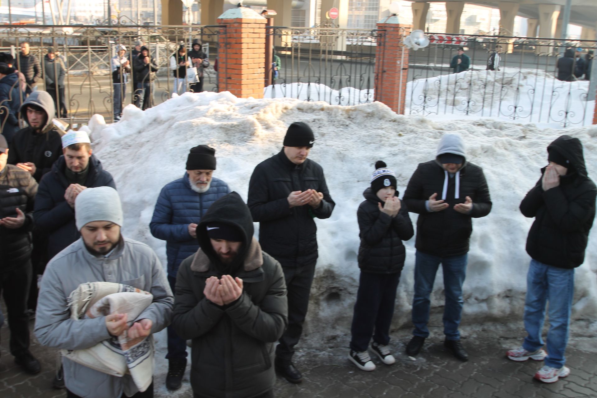 Казанның Яңа Савин районындагы «Казан нуры» мәчетендә Ураза гаете колачлы итеп үткәрелде
