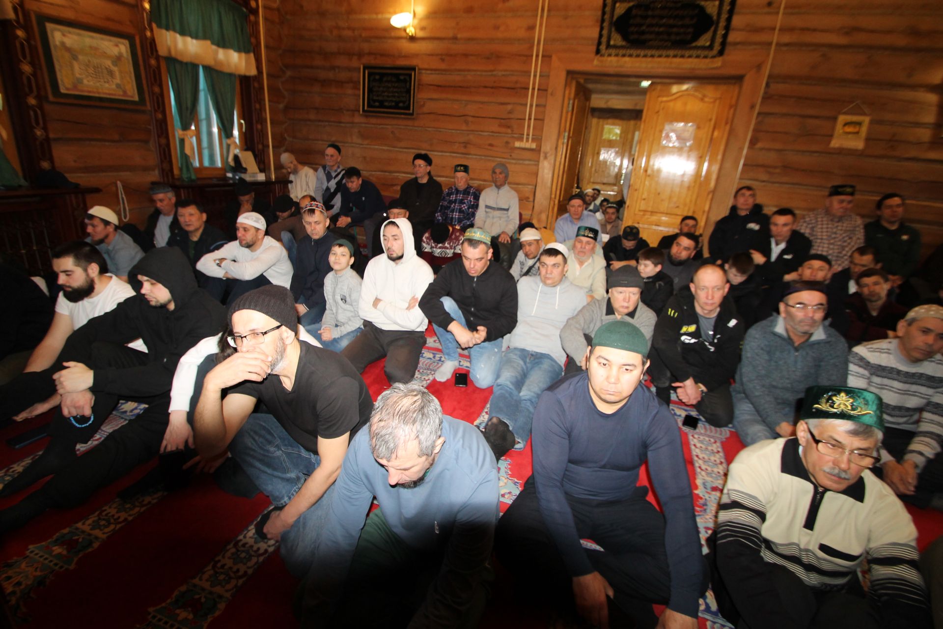 Казанның Яңа Савин районындагы «Казан нуры» мәчетендә Ураза гаете колачлы итеп үткәрелде