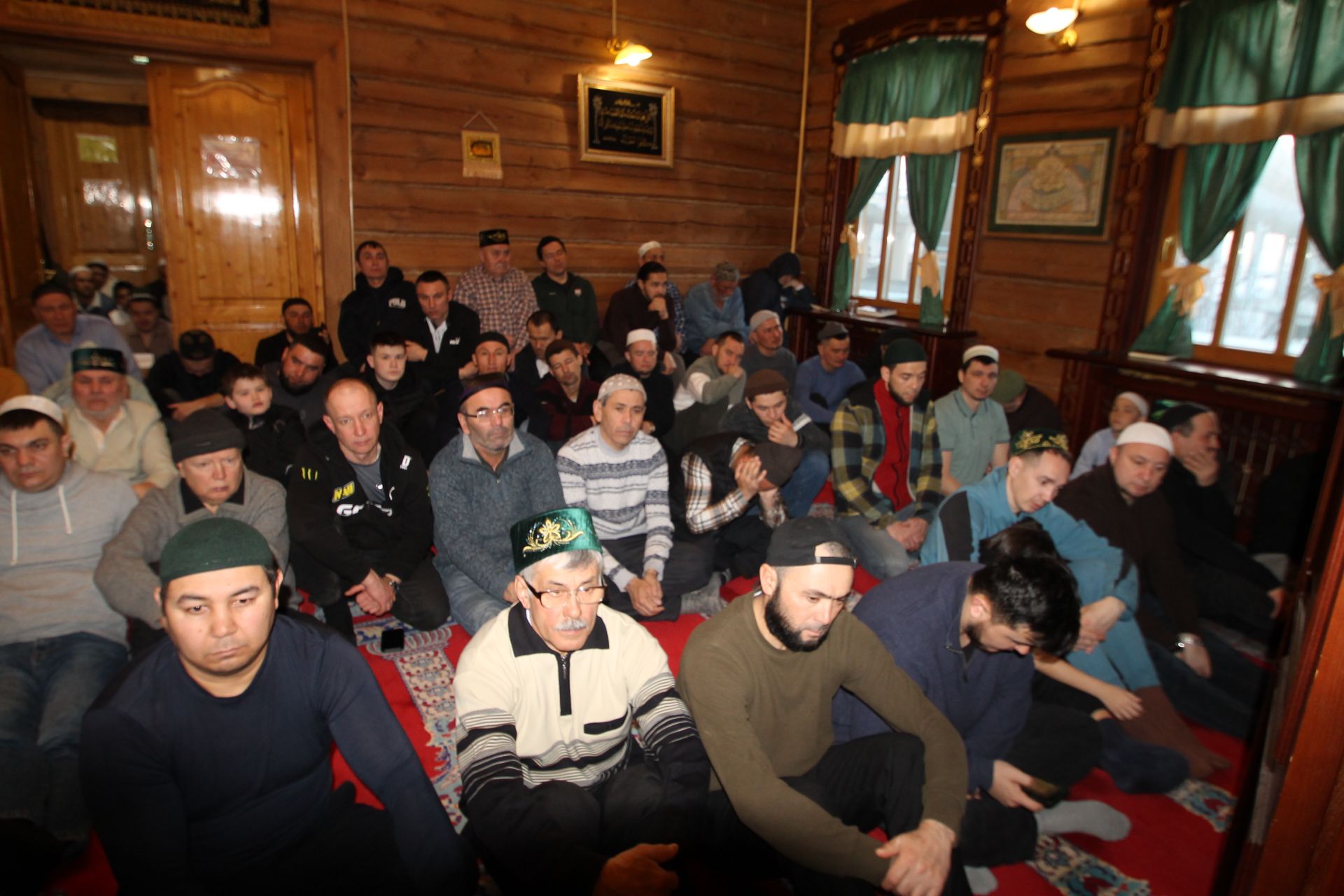 Казанның Яңа Савин районындагы «Казан нуры» мәчетендә Ураза гаете колачлы итеп үткәрелде