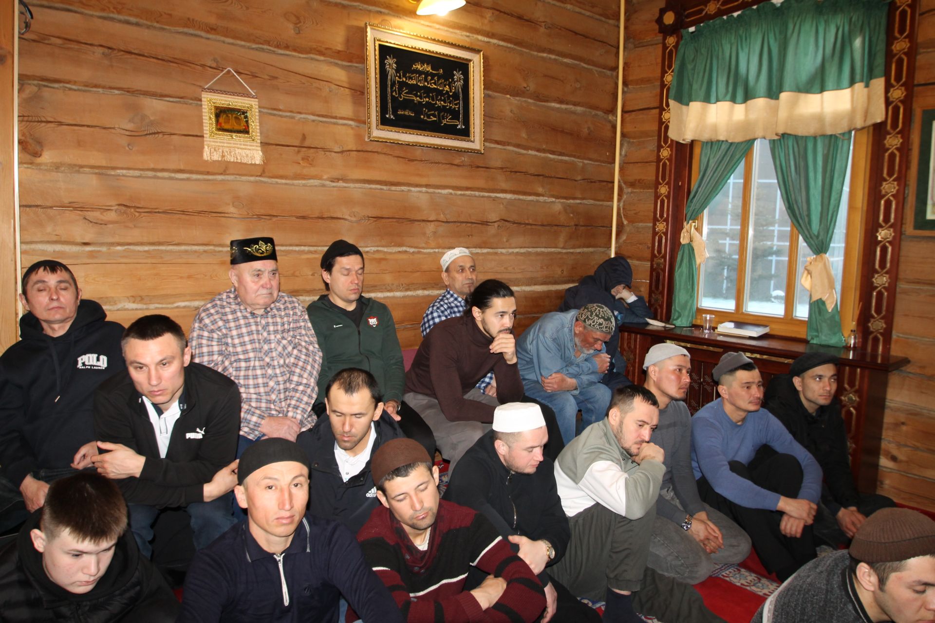 Казанның Яңа Савин районындагы «Казан нуры» мәчетендә Ураза гаете колачлы итеп үткәрелде