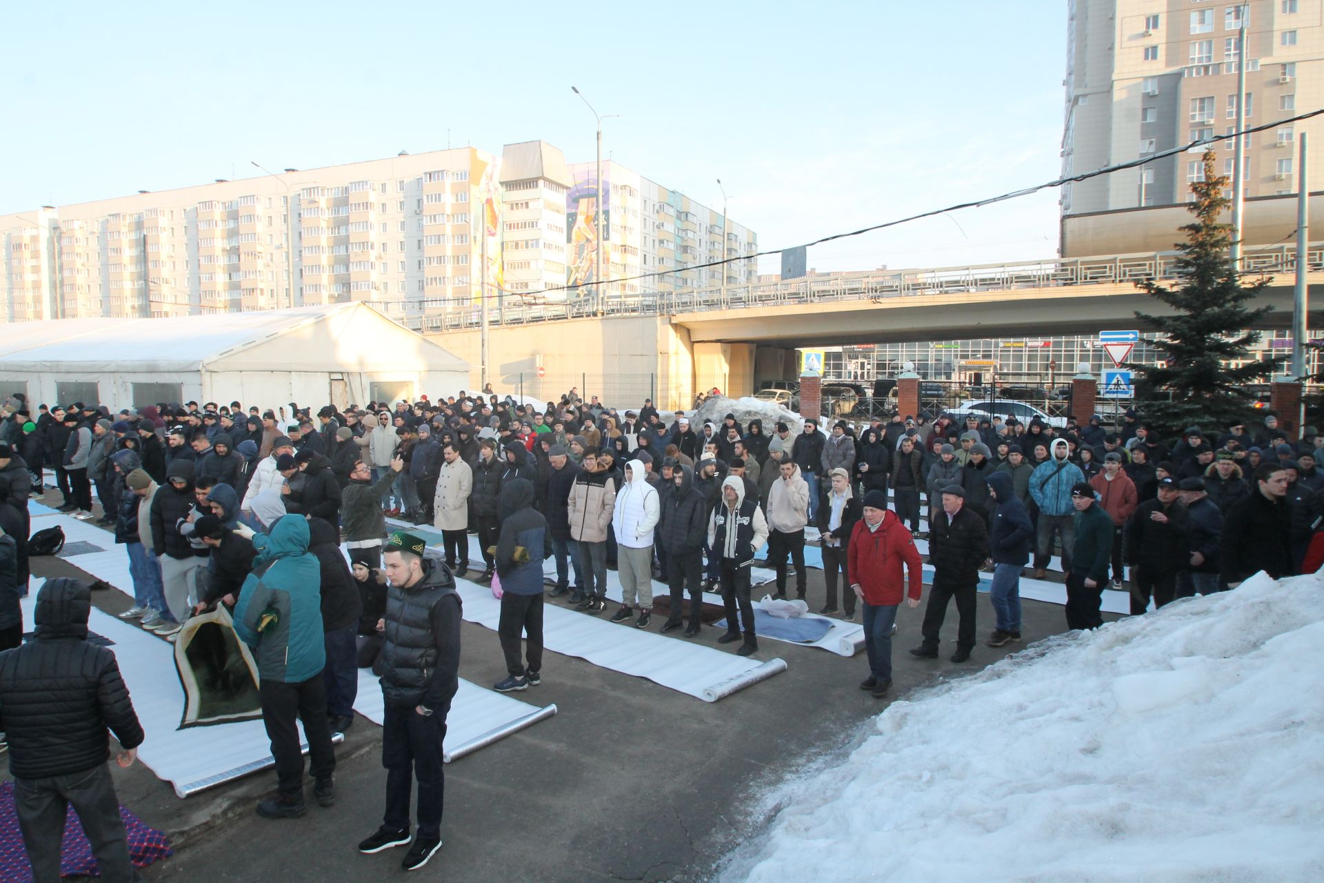 Казанның Яңа Савин районындагы «Казан нуры» мәчетендә Ураза гаете колачлы итеп үткәрелде