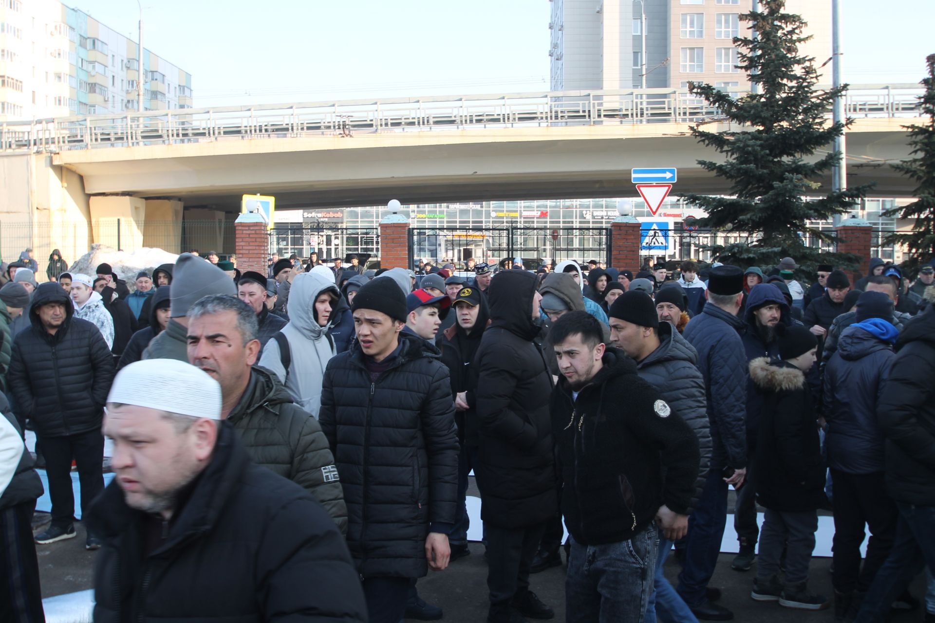Казанның Яңа Савин районындагы «Казан нуры» мәчетендә Ураза гаете колачлы итеп үткәрелде
