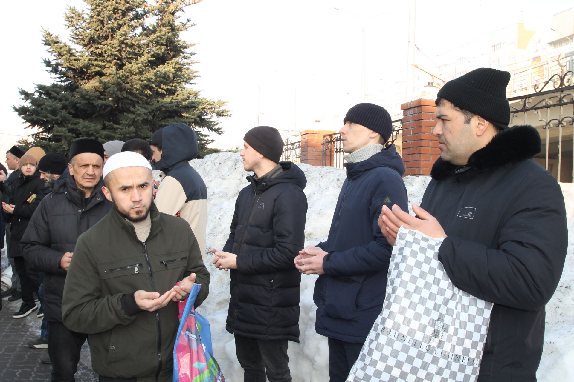 Казанның Яңа Савин районындагы «Казан нуры» мәчетендә Ураза гаете колачлы итеп үткәрелде