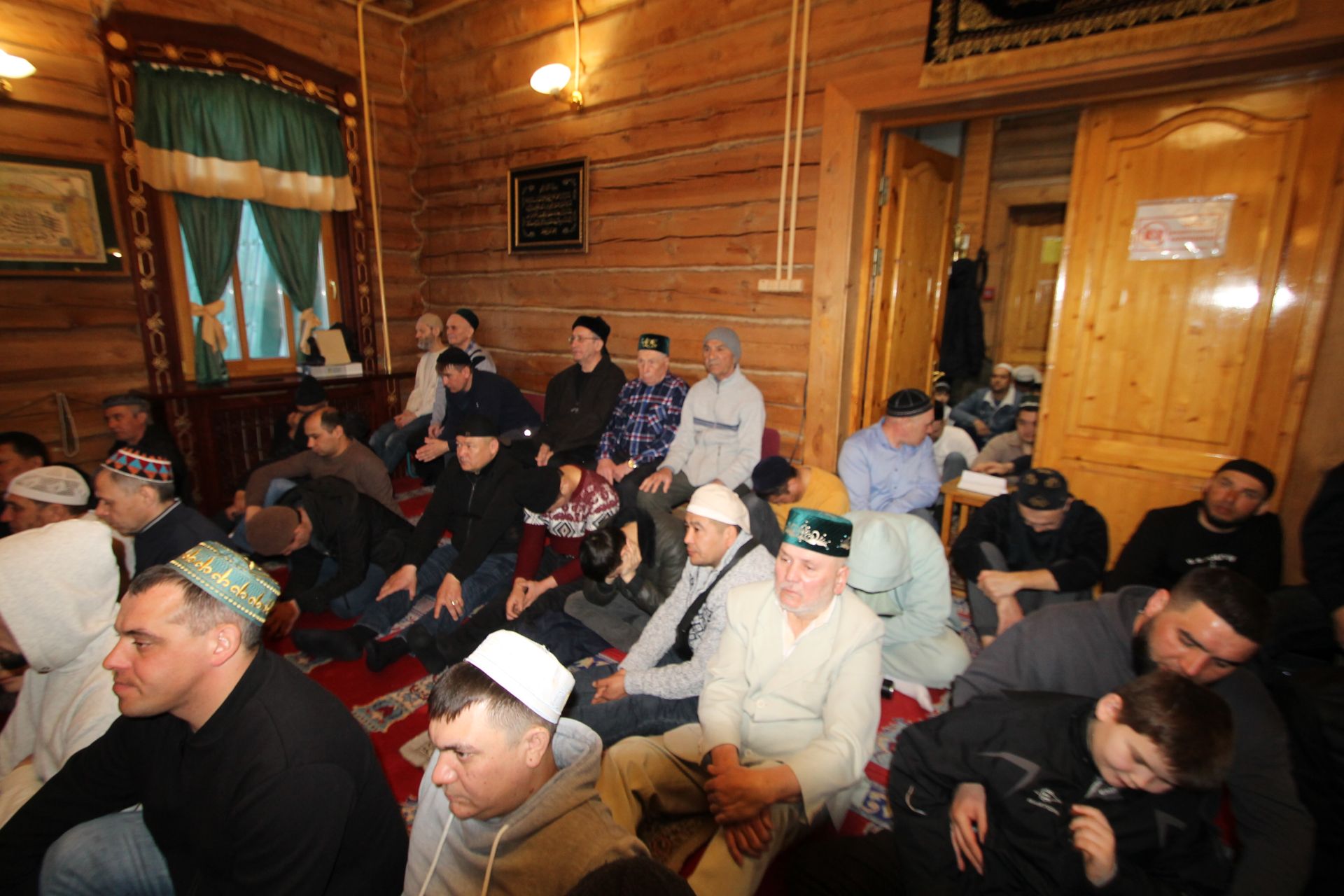 Казанның Яңа Савин районындагы «Казан нуры» мәчетендә Ураза гаете колачлы итеп үткәрелде