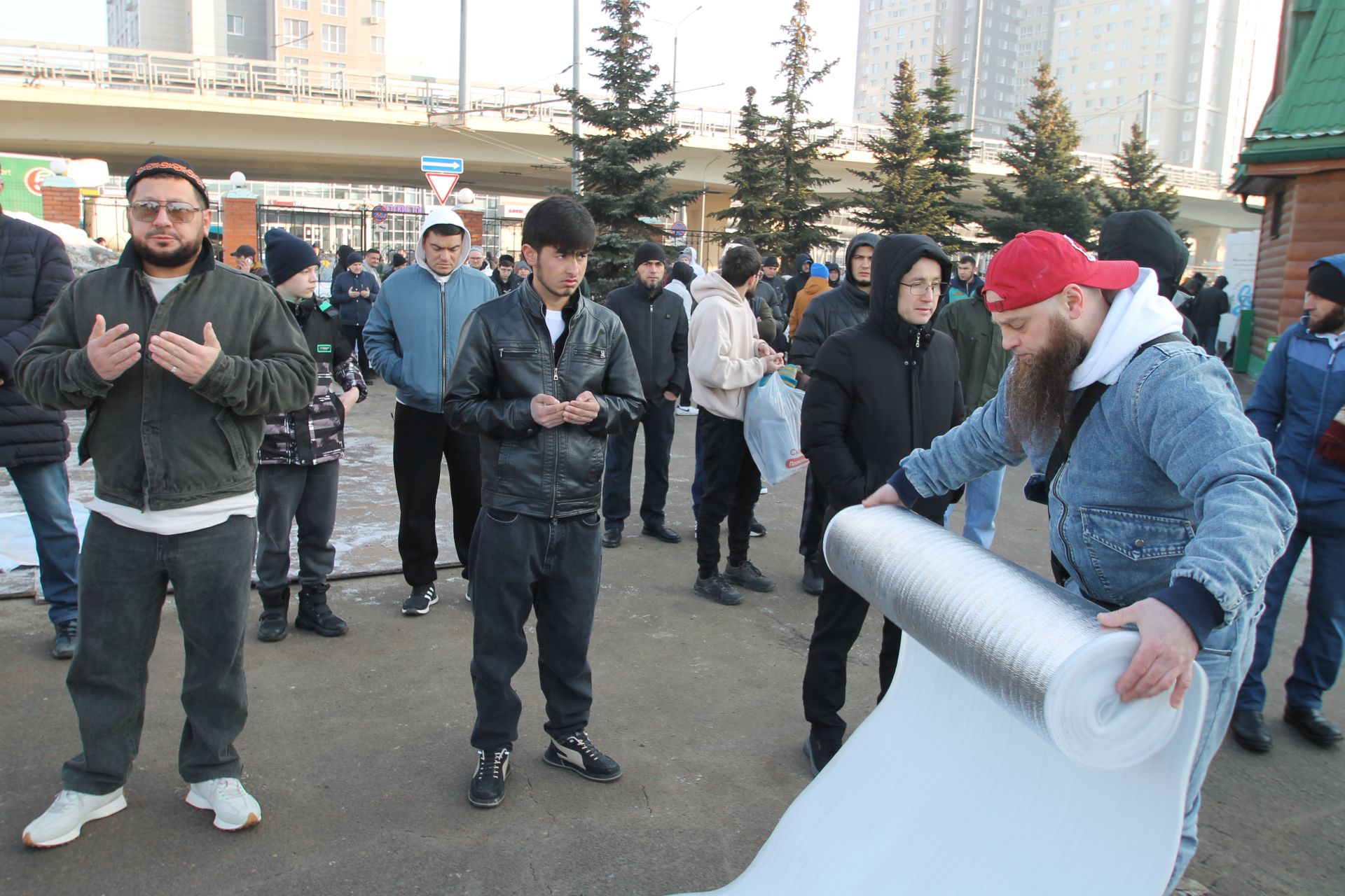 Казанның Яңа Савин районындагы «Казан нуры» мәчетендә Ураза гаете колачлы итеп үткәрелде