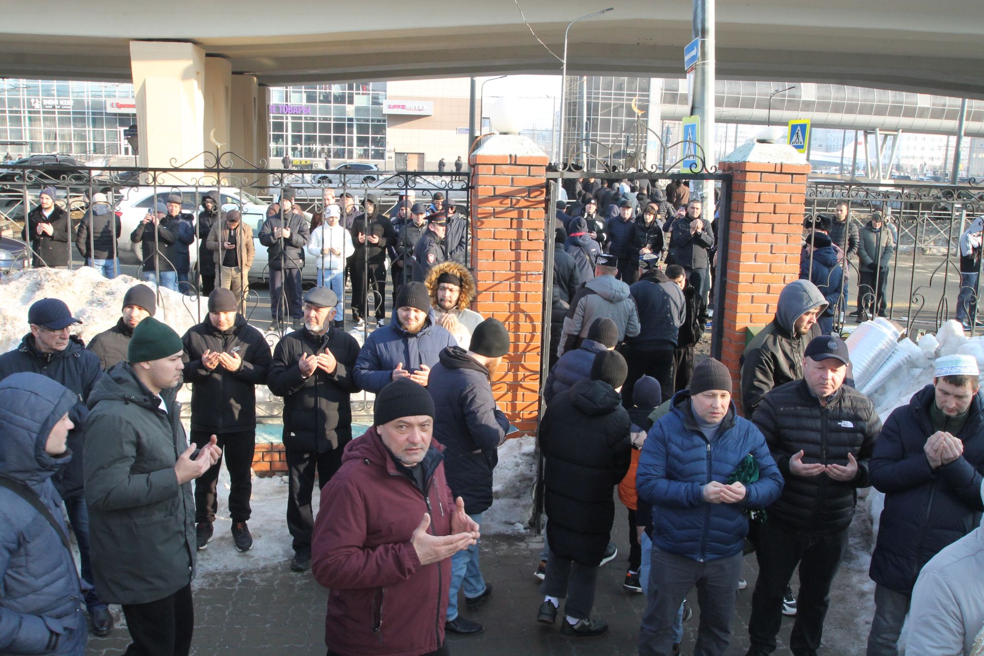 Казанның Яңа Савин районындагы «Казан нуры» мәчетендә Ураза гаете колачлы итеп үткәрелде