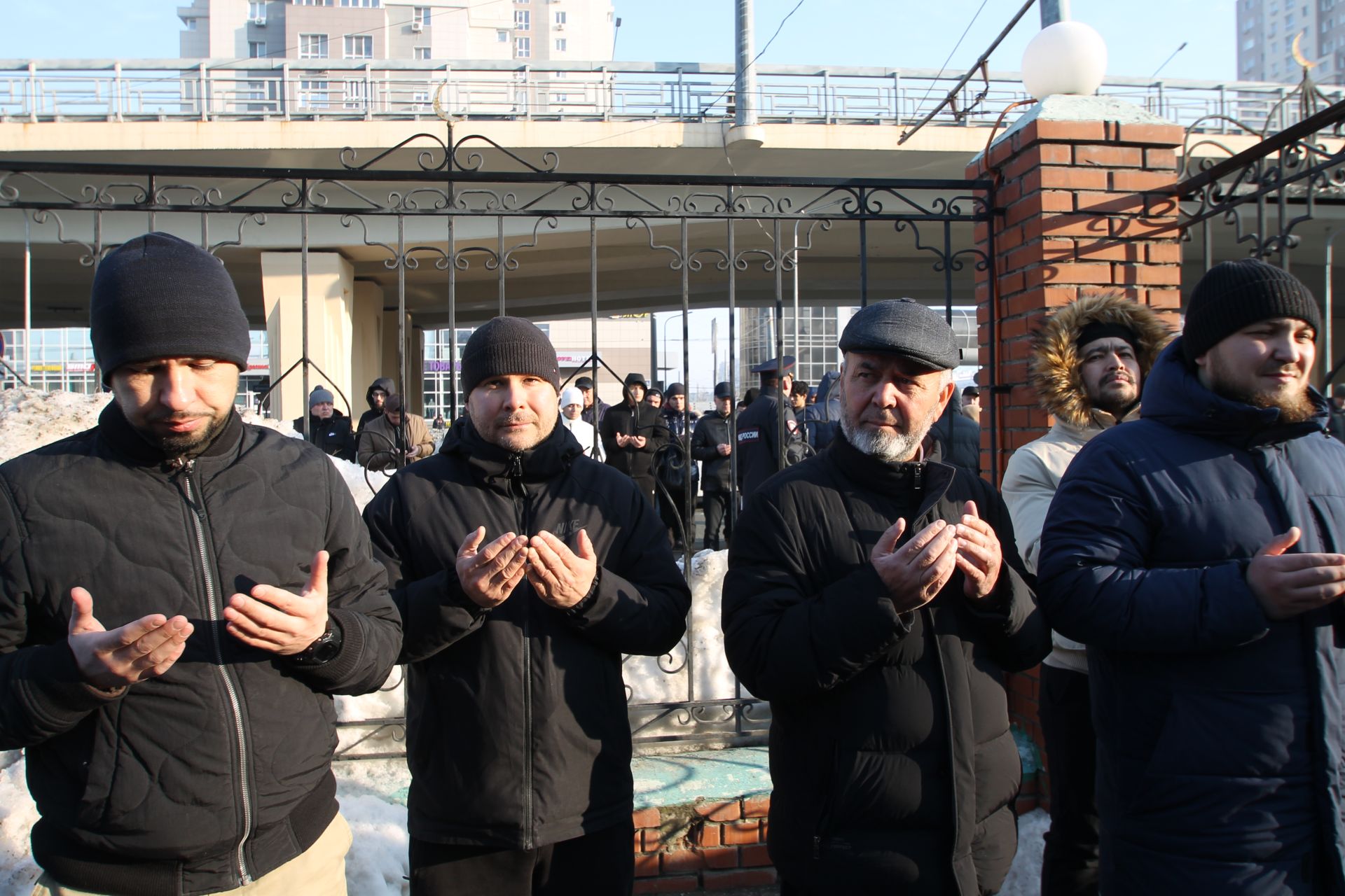 Казанның Яңа Савин районындагы «Казан нуры» мәчетендә Ураза гаете колачлы итеп үткәрелде