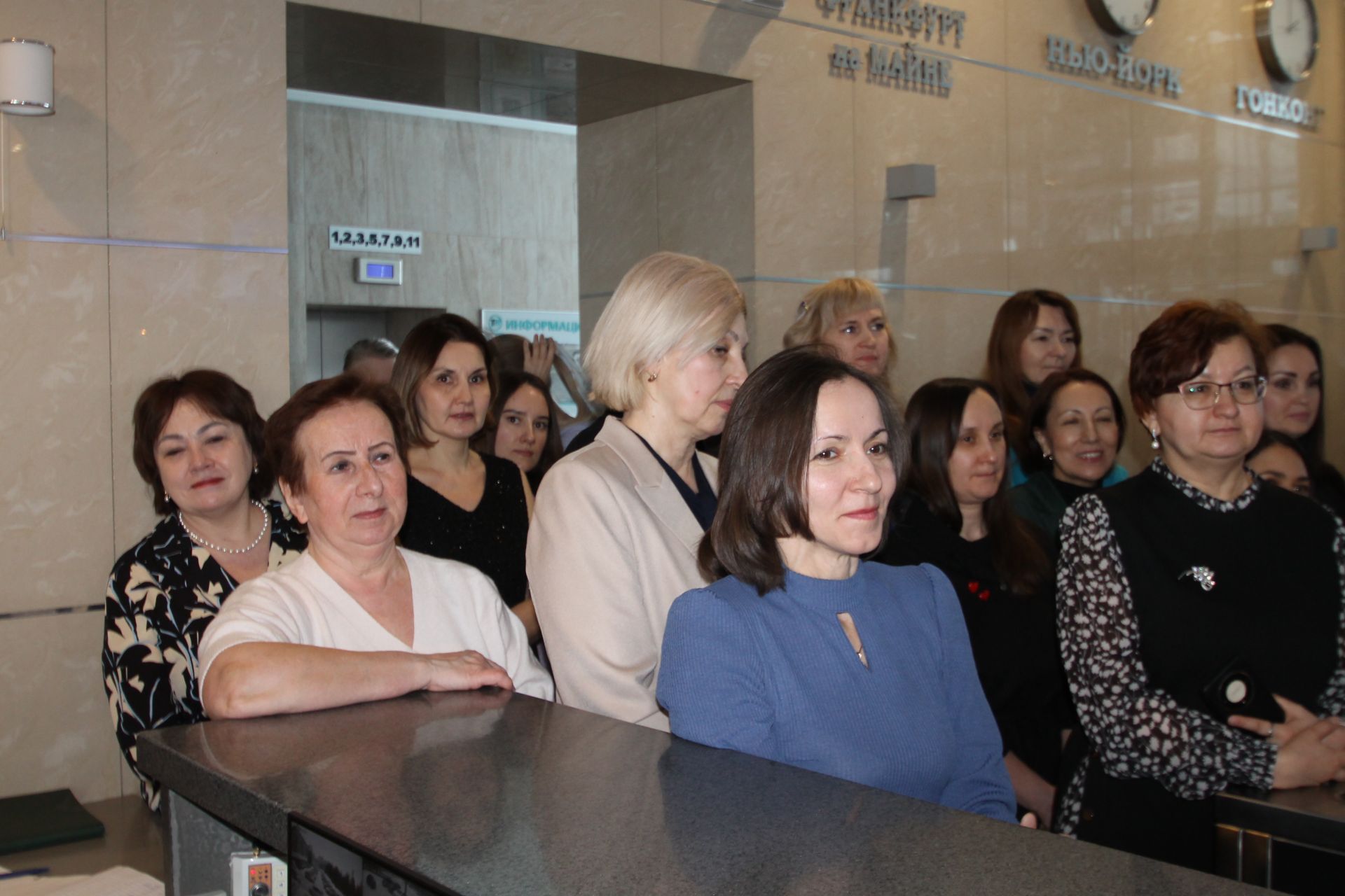 «Татмедиа» АҖ ир-егетләре гүзәл затларны 8 март белән котлады.