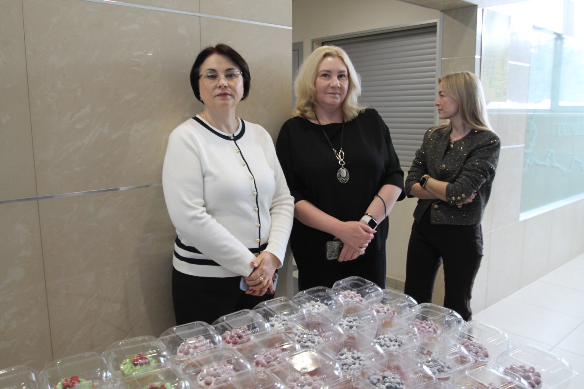 «Татмедиа» АҖ ир-егетләре гүзәл затларны 8 март белән котлады.