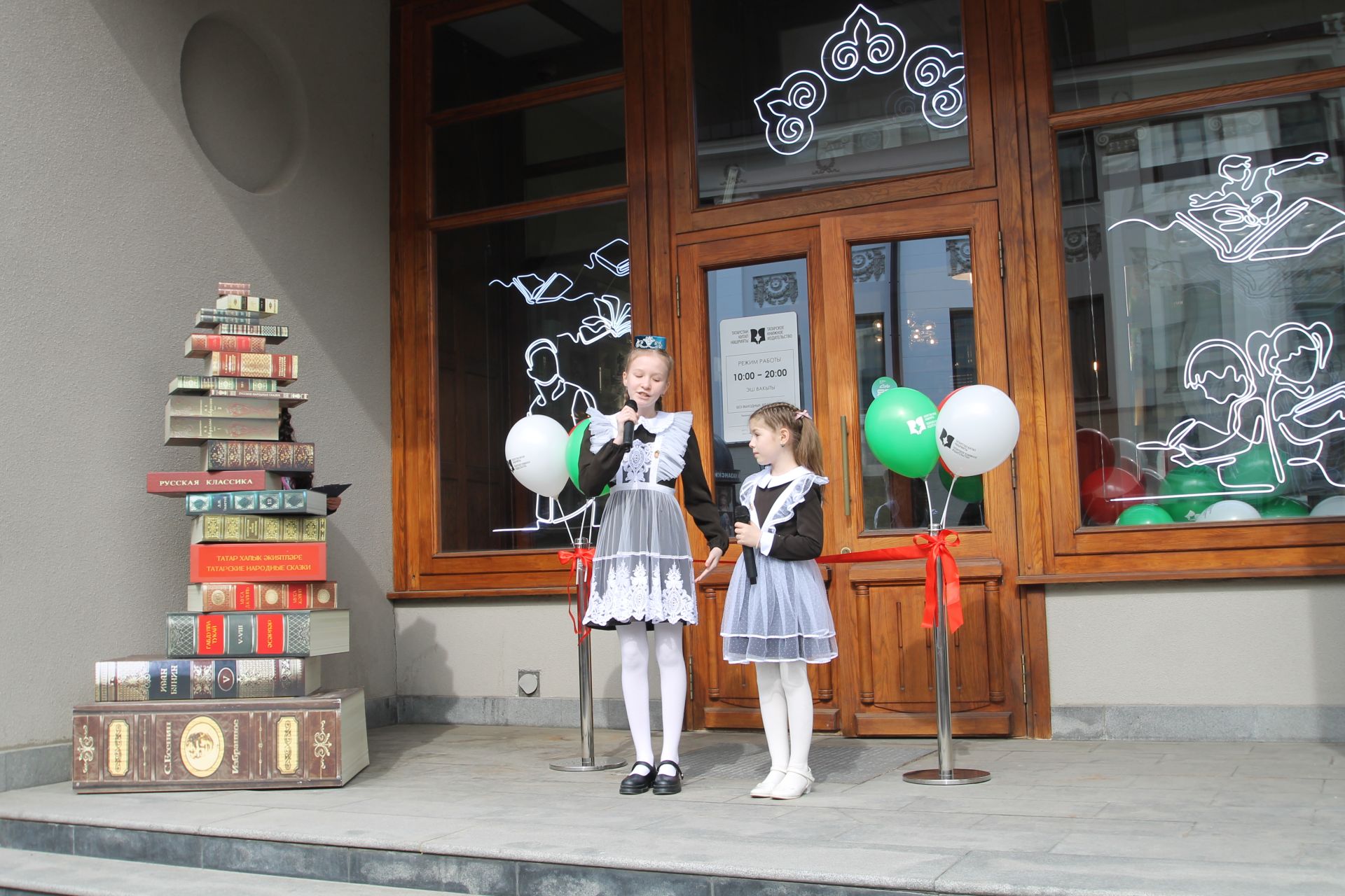 Казанда Бауман урамындагы татар китап кибете яңартылып ачылды