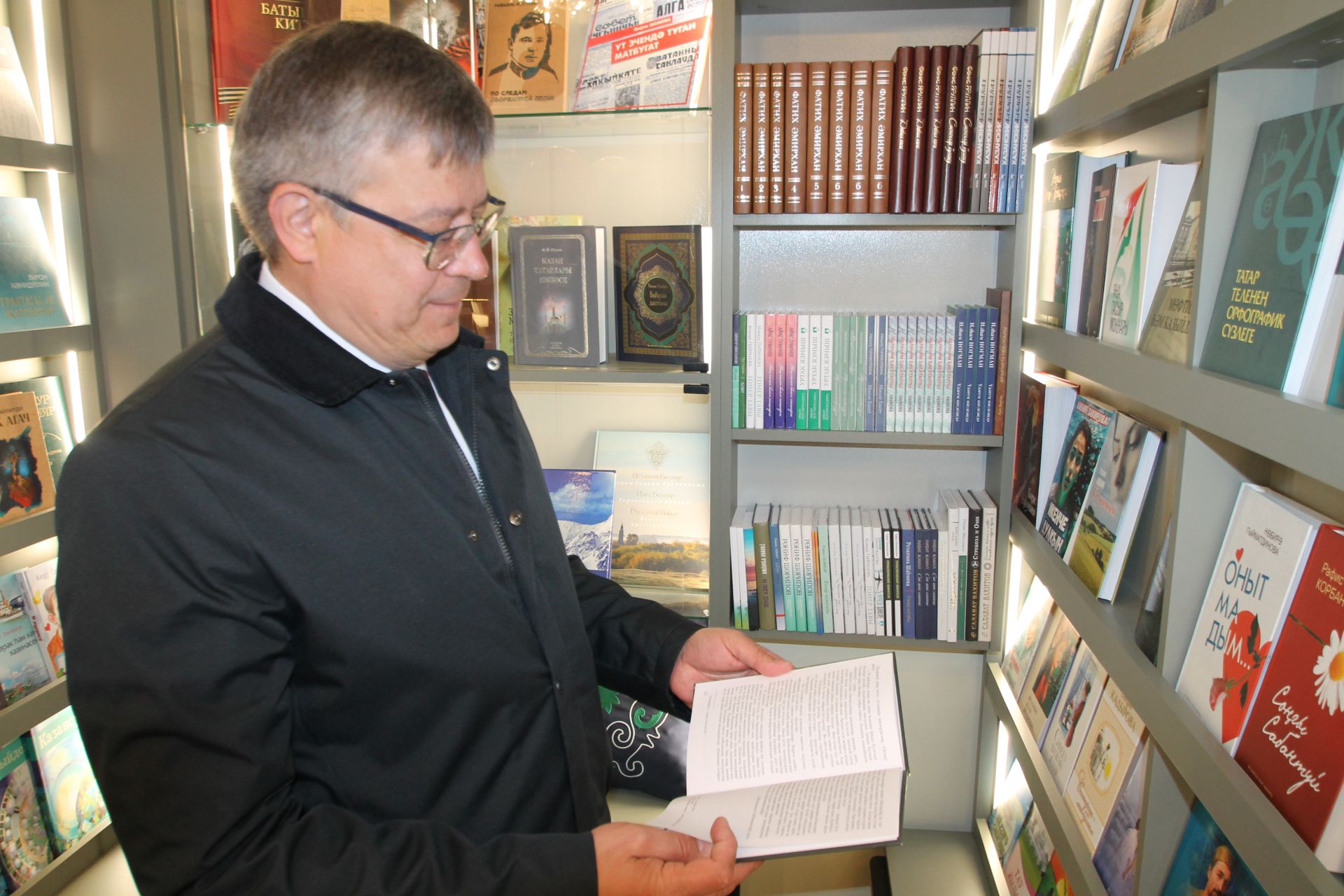 Казанда Бауман урамындагы татар китап кибете яңартылып ачылды