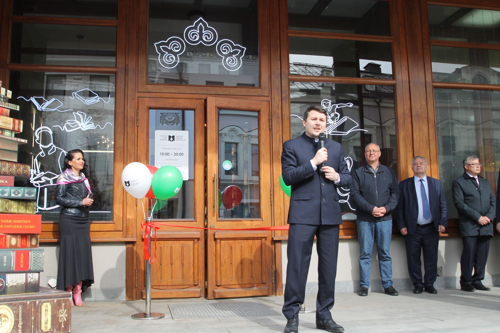 Казанда Бауман урамындагы татар китап кибете яңартылып ачылды